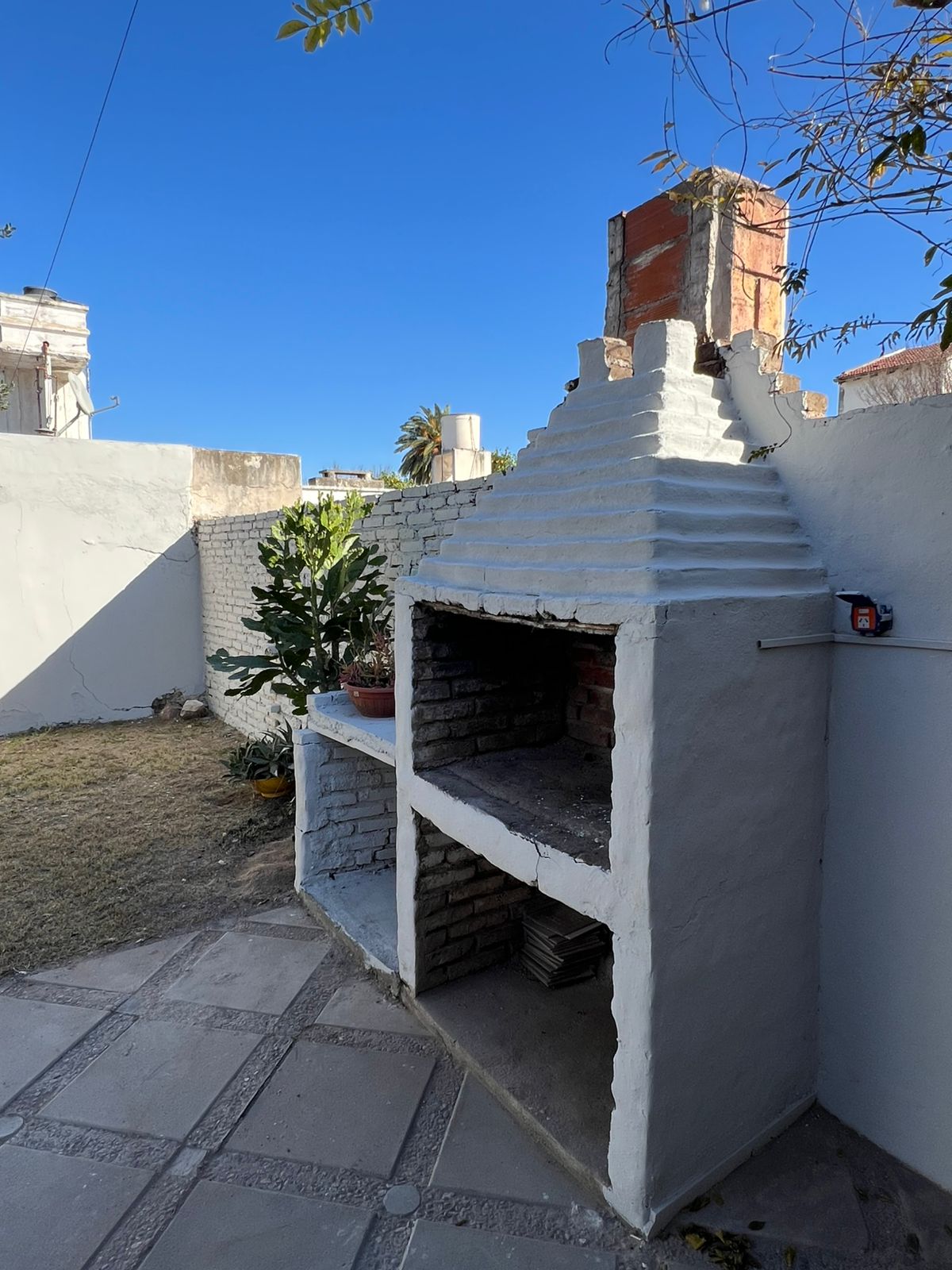 CASA EN VENTA B RESIDENCIAL VELEZ SARSFIELD -IDEAL RENTISTAS - 4 DORMITORIOS CON COCHERA -