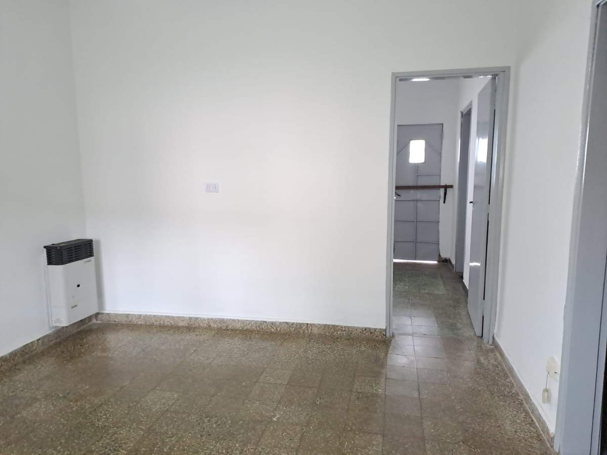 ALQUILO  CASA  1 DORMITORIO - BARRIO  OBSERVATORIO  SOBRE CALLE MARIANO MORENO -