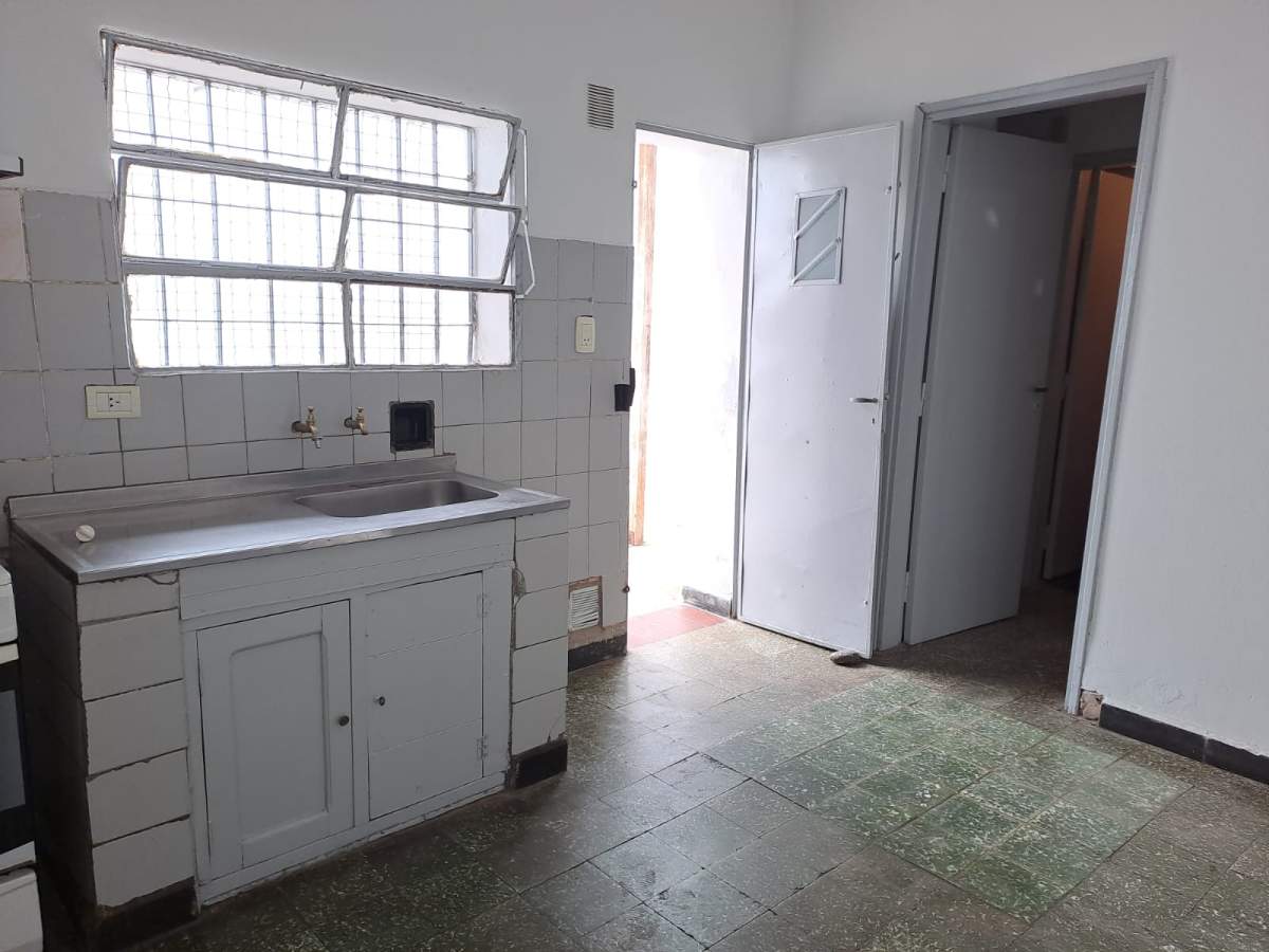 ALQUILO  CASA  1 DORMITORIO - BARRIO  OBSERVATORIO  SOBRE CALLE MARIANO MORENO -