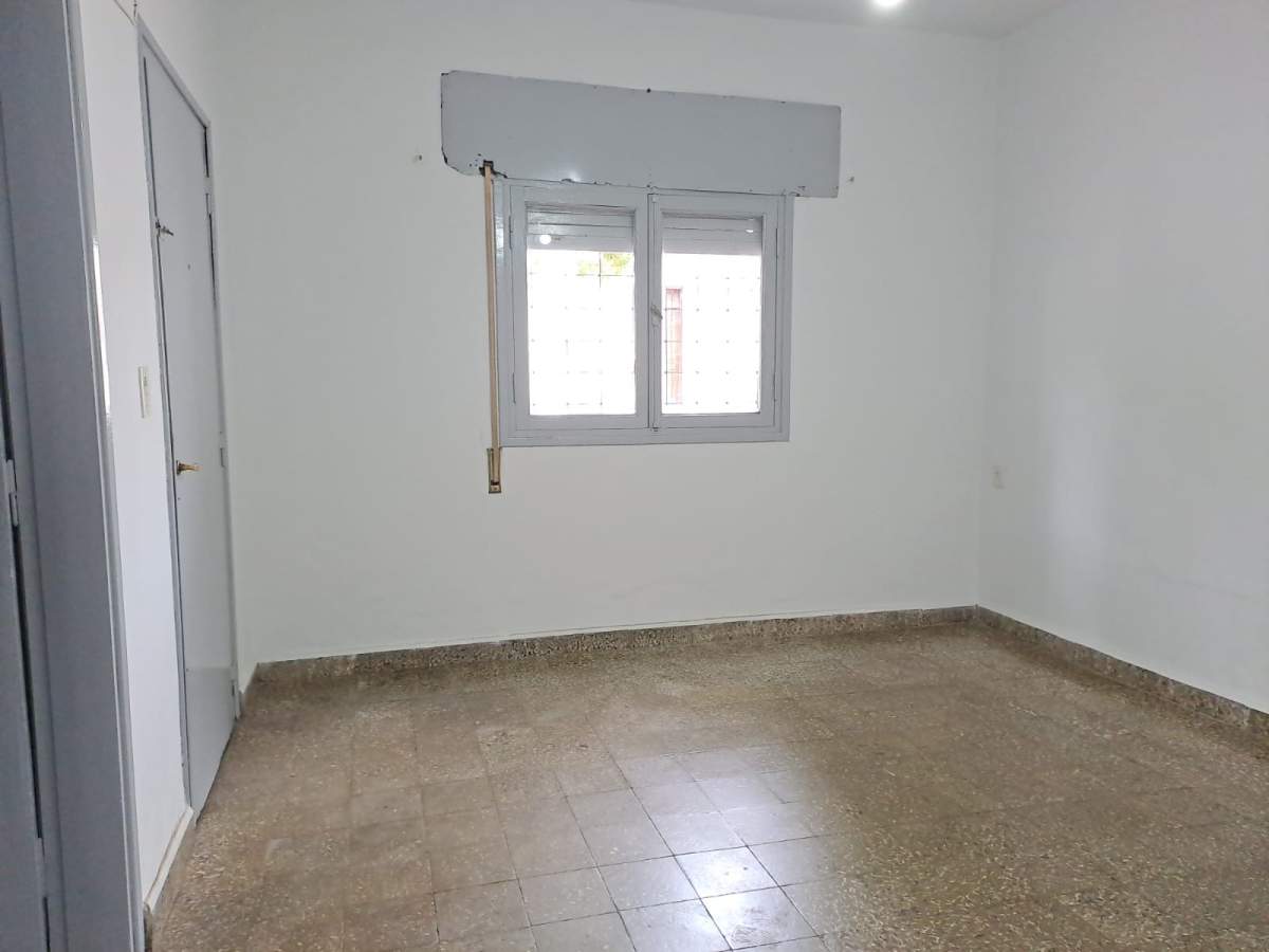 ALQUILO  CASA  1 DORMITORIO - BARRIO  OBSERVATORIO  SOBRE CALLE MARIANO MORENO -