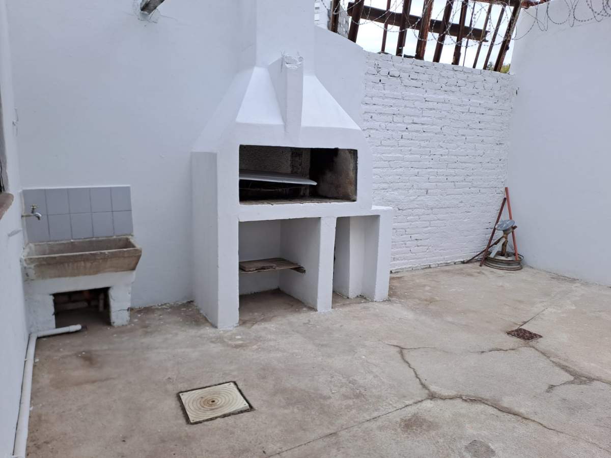 ALQUILO  CASA  1 DORMITORIO - BARRIO  OBSERVATORIO  SOBRE CALLE MARIANO MORENO -