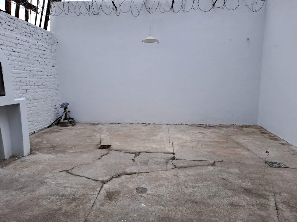 ALQUILO  CASA  1 DORMITORIO - BARRIO  OBSERVATORIO  SOBRE CALLE MARIANO MORENO -