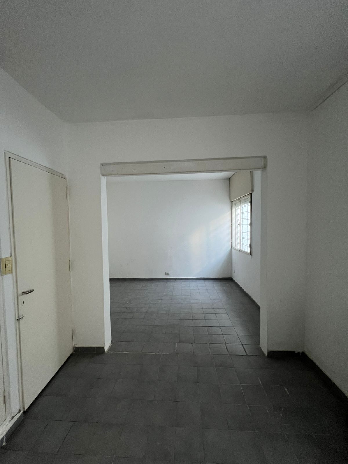 ALQUILO CASA BARRIO GUEMES SOBRE CALLE LAPRIDA.