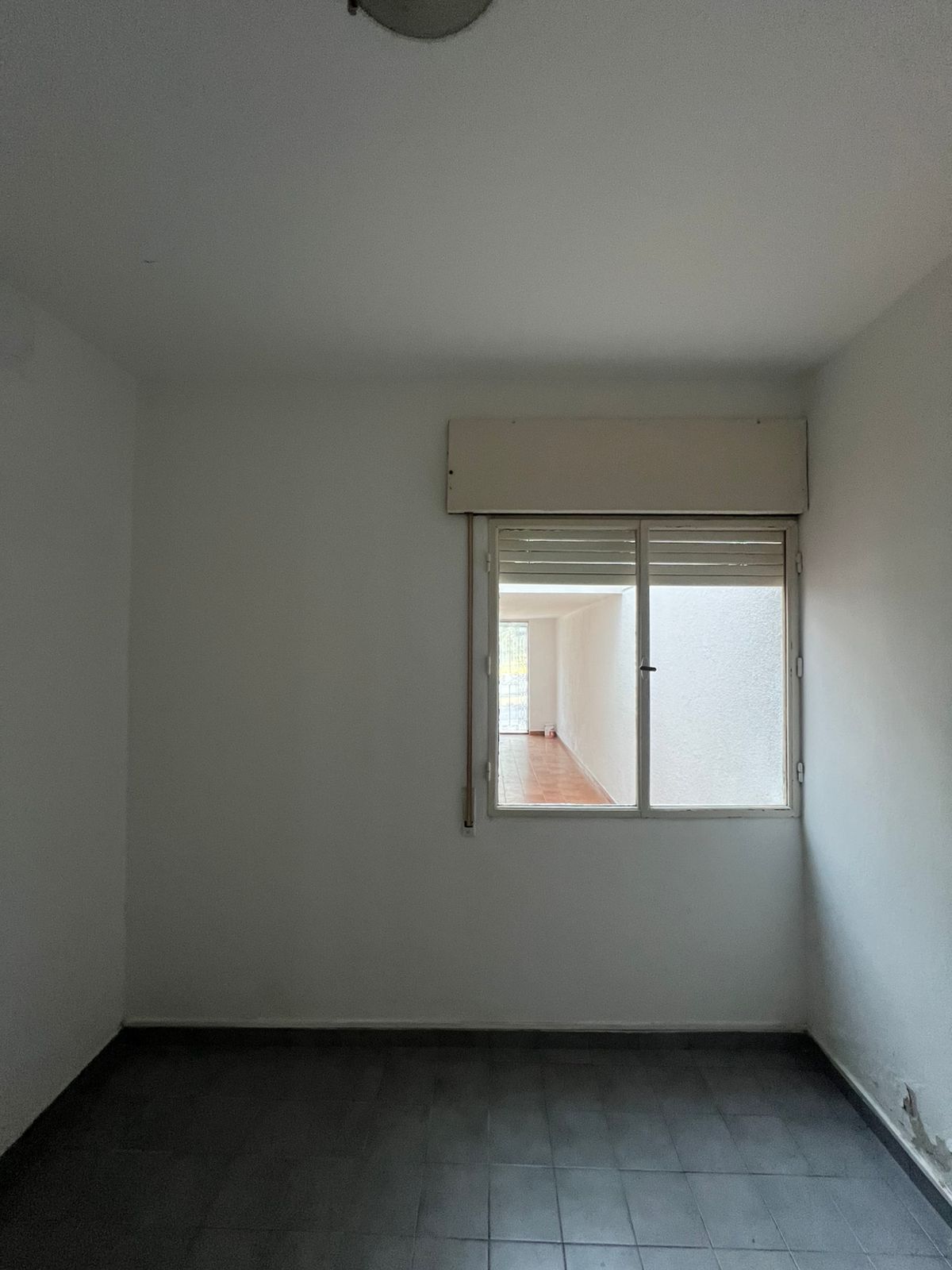 ALQUILO CASA BARRIO GUEMES SOBRE CALLE LAPRIDA.