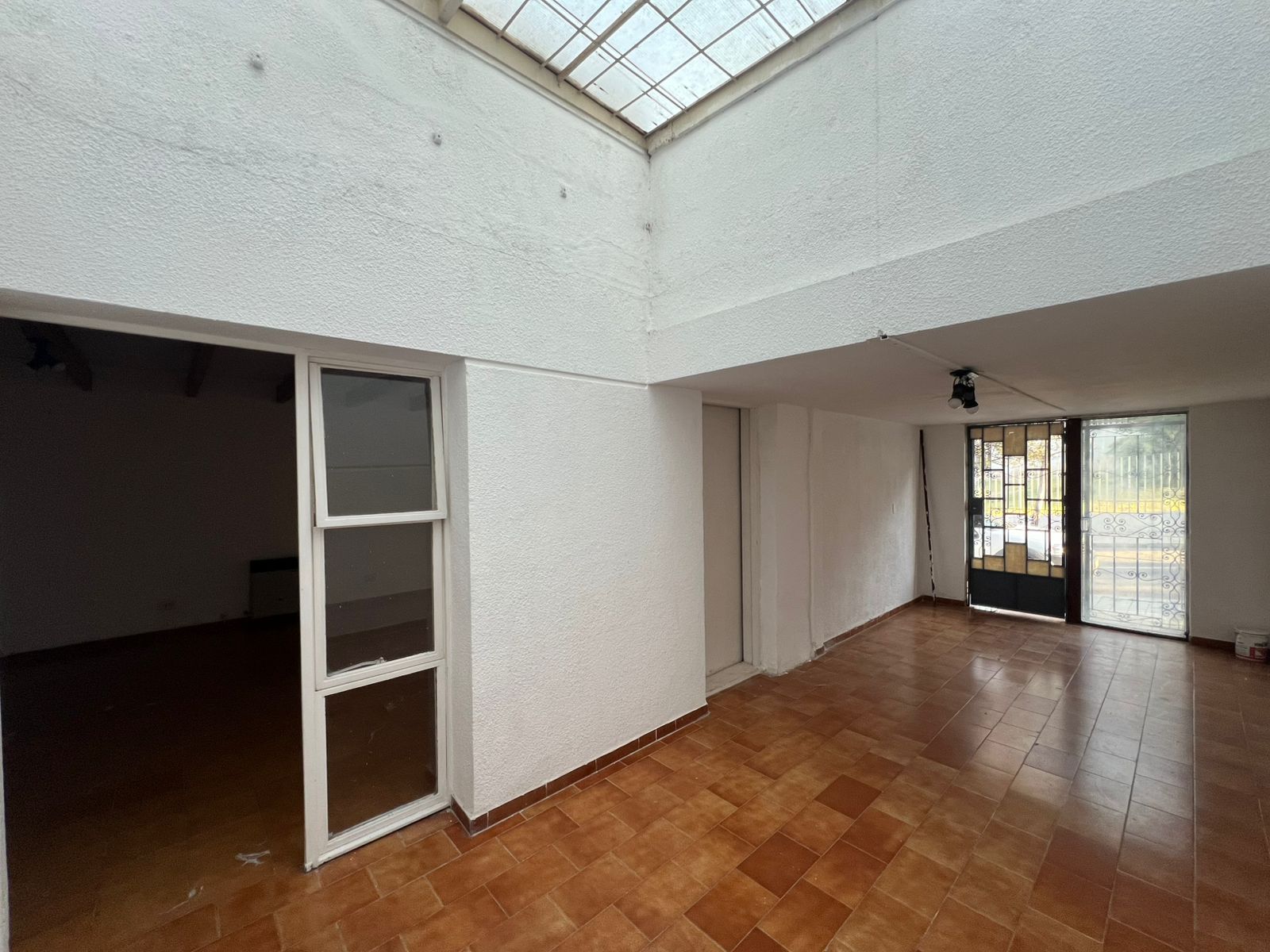 ALQUILO CASA BARRIO GUEMES SOBRE CALLE LAPRIDA.