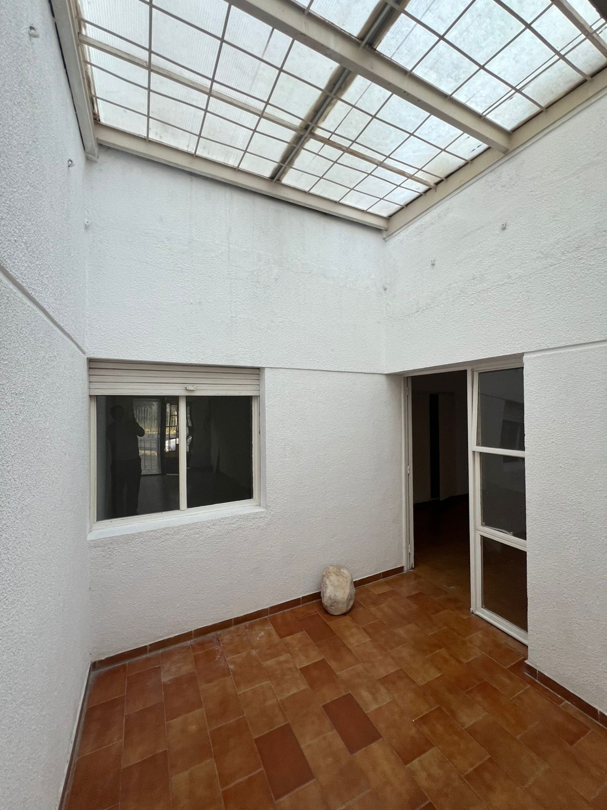 ALQUILO CASA BARRIO GUEMES SOBRE CALLE LAPRIDA.