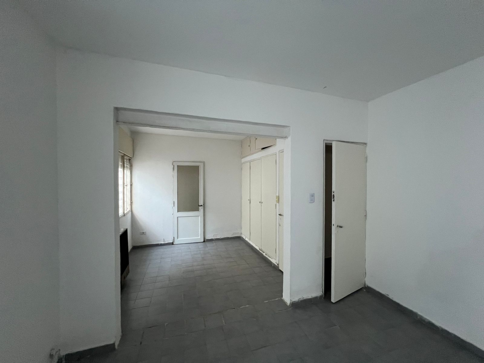 ALQUILO CASA BARRIO GUEMES SOBRE CALLE LAPRIDA.