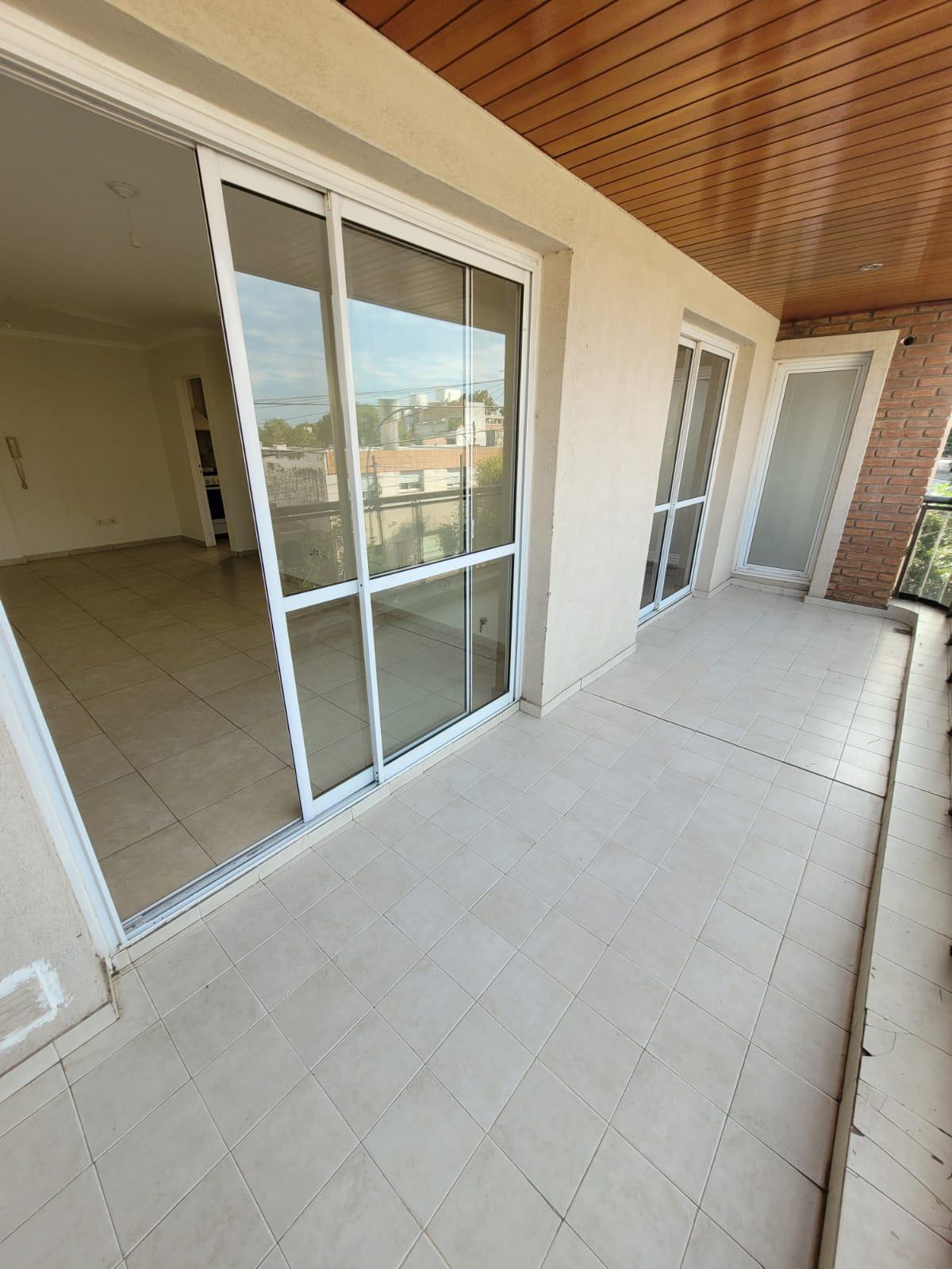 Alq. Alto Alberdi- Caseros 2971- 2 dormitorios- Balcón- 2 baños- cochera- sum- asador