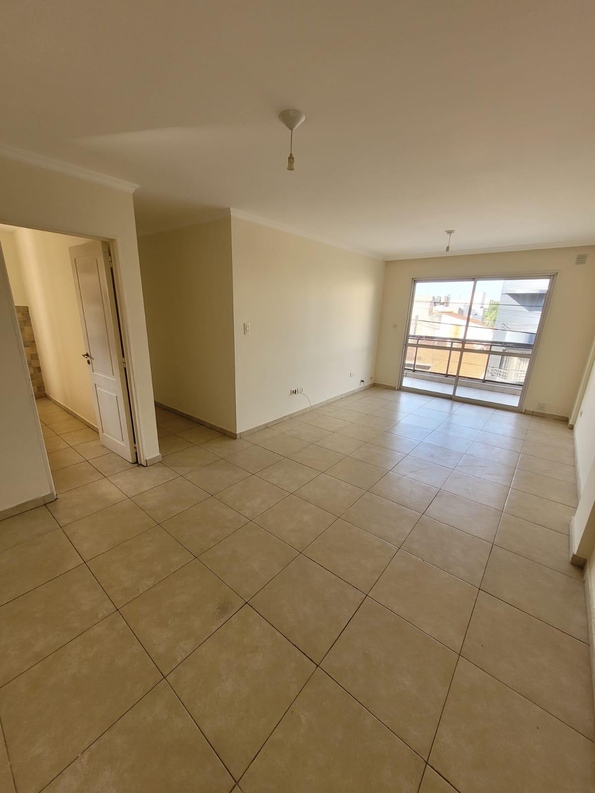 Alq. Alto Alberdi- Caseros 2971- 2 dormitorios- Balcón- 2 baños- cochera- sum- asador