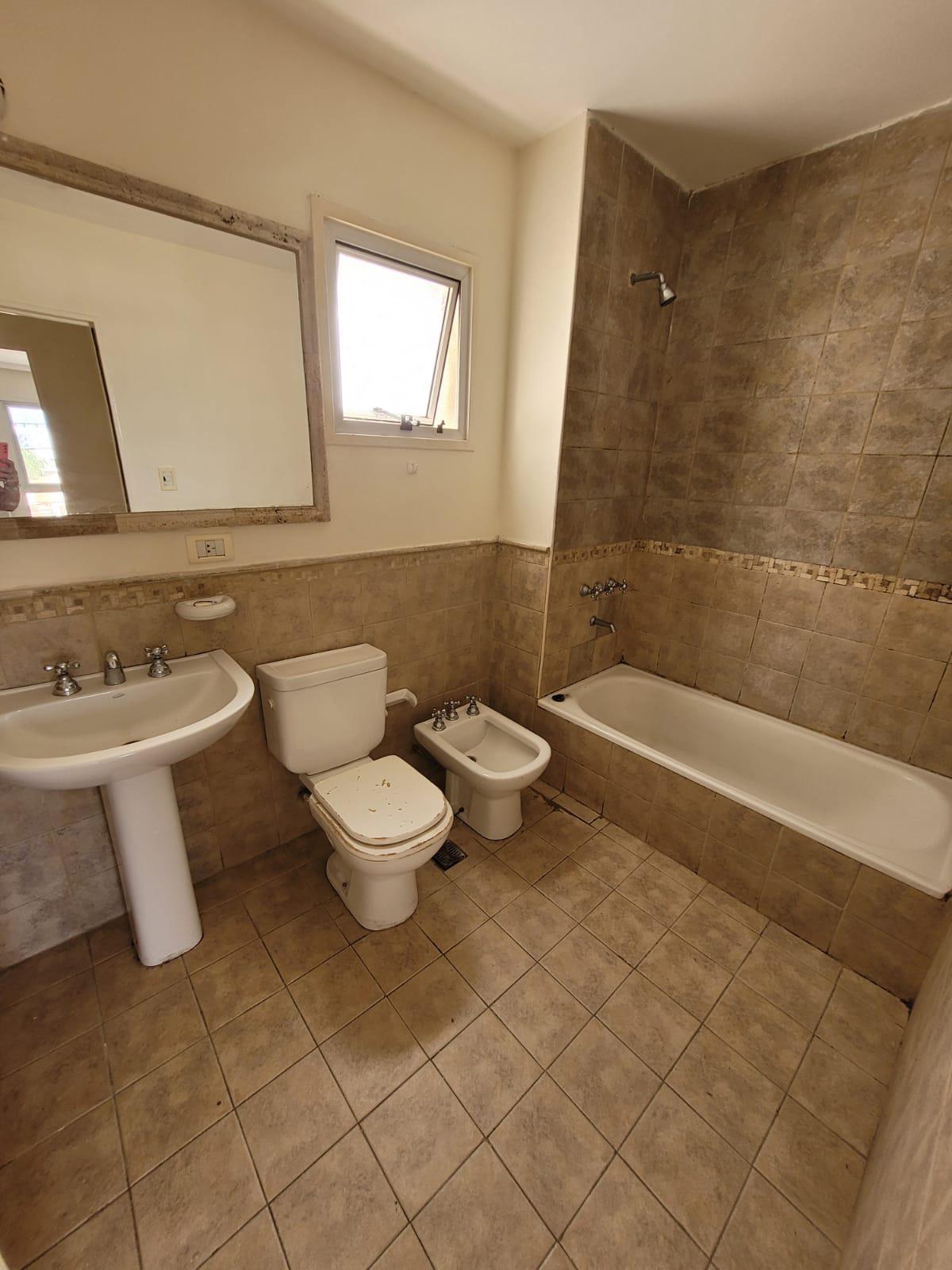 Alq. Alto Alberdi- Caseros 2971- 2 dormitorios- Balcón- 2 baños- cochera- sum- asador