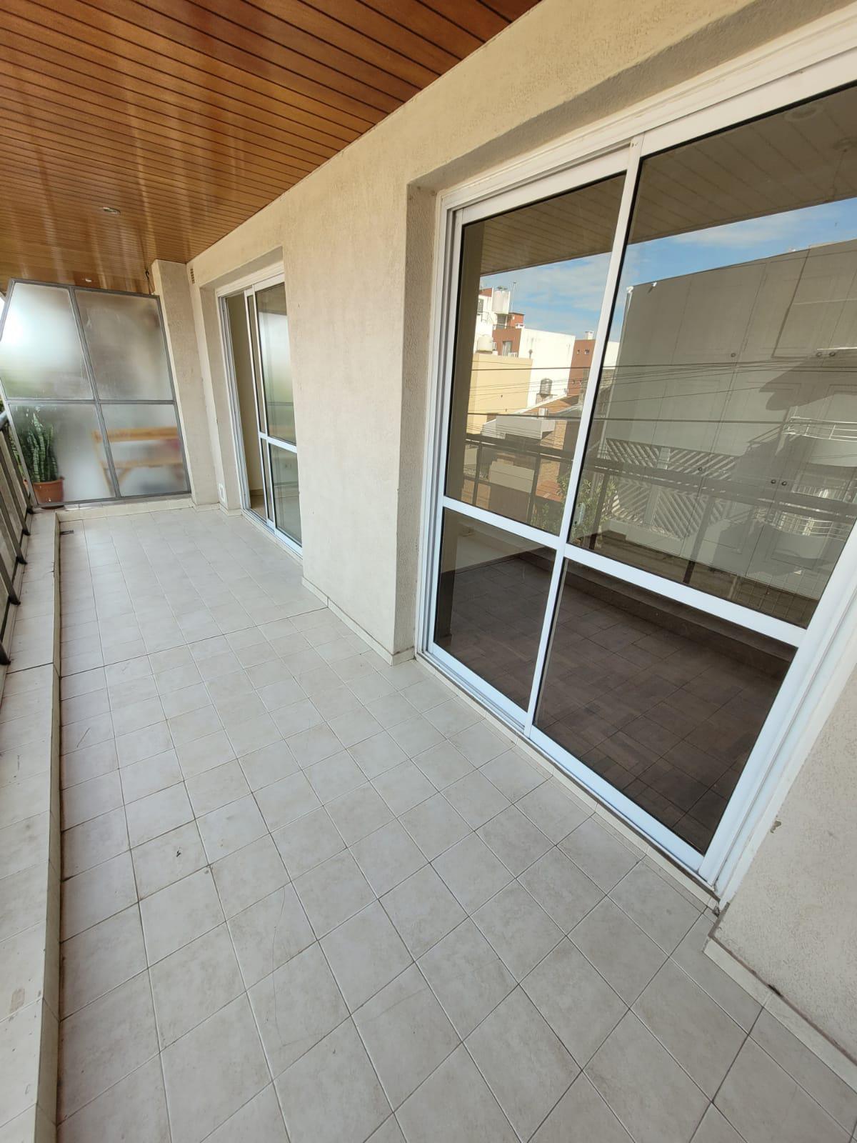 Alq. Alto Alberdi- Caseros 2971- 2 dormitorios- Balcón- 2 baños- cochera- sum- asador