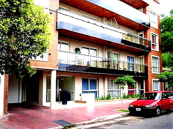 Alq. Alto Alberdi- Caseros 2971- 2 dormitorios- Balcón- 2 baños- cochera- sum- asador