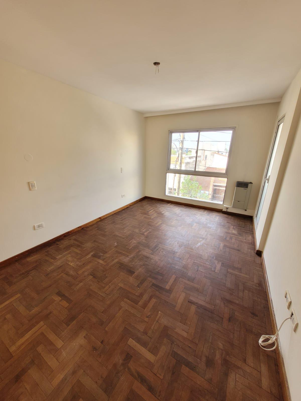 Alq. Alto Alberdi- Caseros 2971- 2 dormitorios- Balcón- 2 baños- cochera- sum- asador