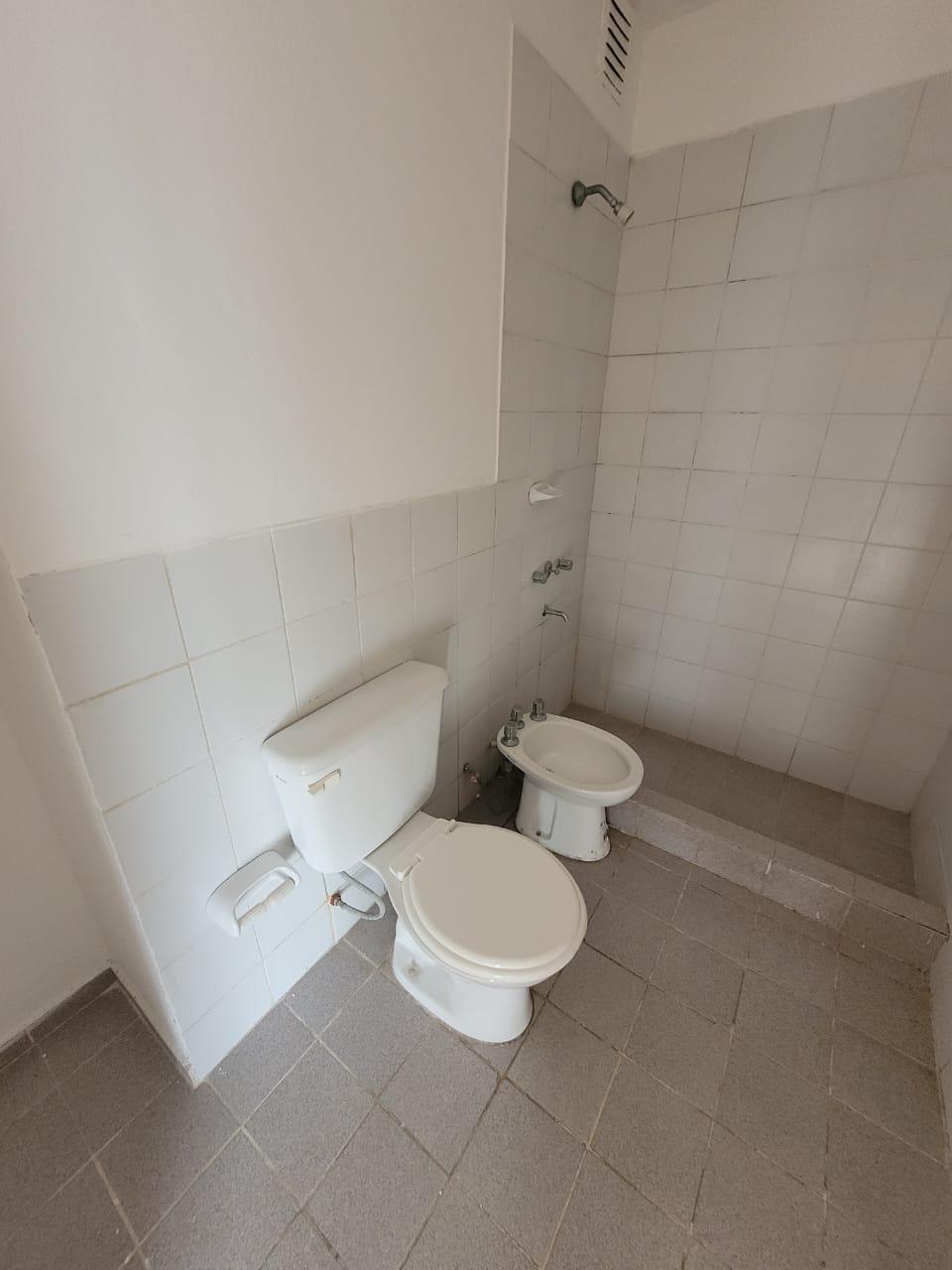 Alq. San Martin- O. Clara 86 2 dormitorios- 2do piso escalera