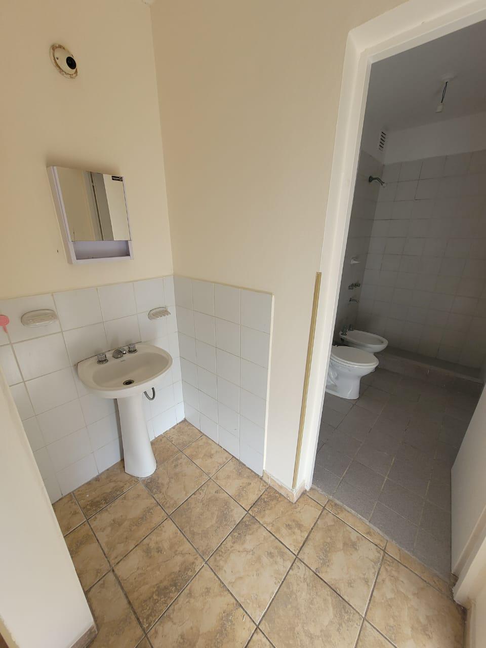 Alq. San Martin- O. Clara 86 2 dormitorios- 2do piso escalera