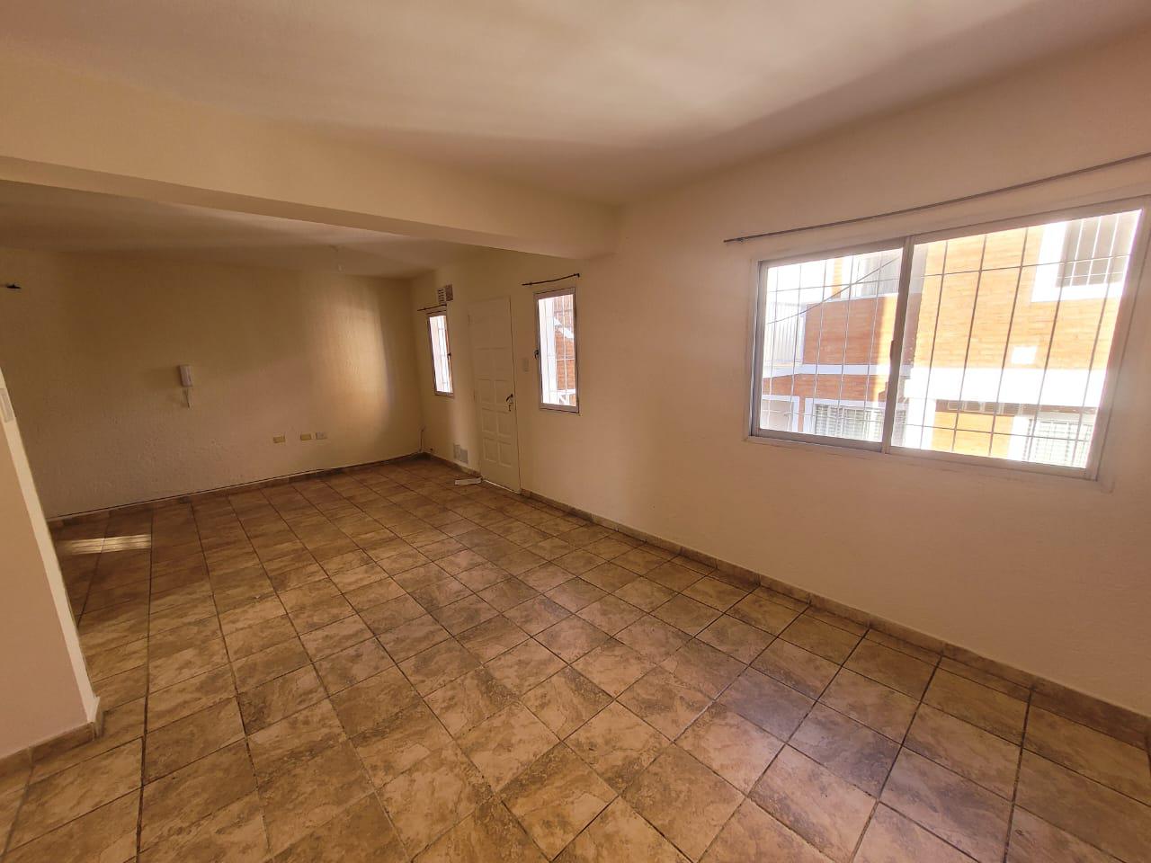 Alq. San Martin- O. Clara 86 2 dormitorios- 2do piso escalera