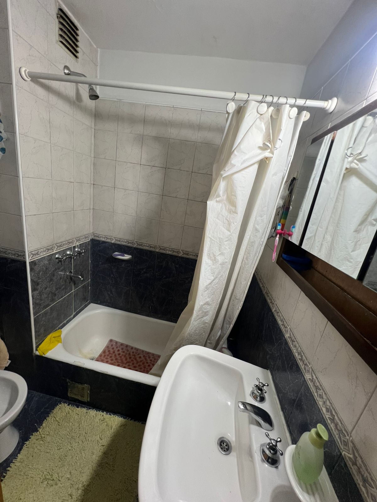 DEPARTAMENTO EN VENTA EN BARRIO CENTRO - 3 DORMITORIOS Y COCHERA.