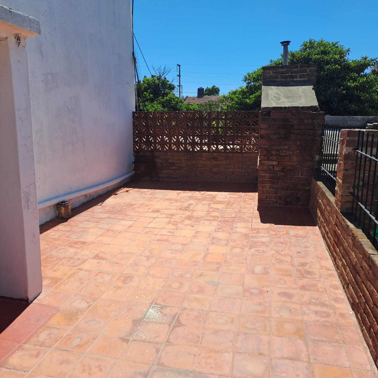 alquiler departamento  planta alta en calle bernis