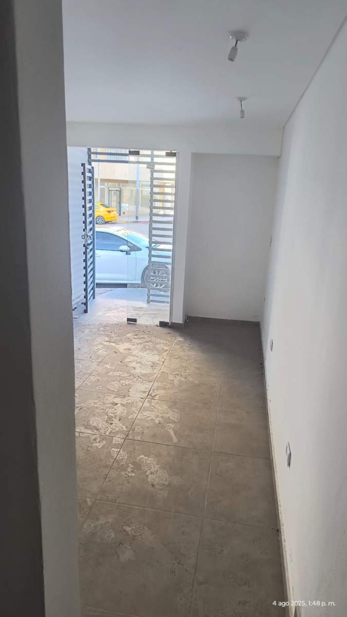 Av. PUEYRREDON 860: LOCAL COMERCIAL DE 24 M2 APTO USO COMERCIAL