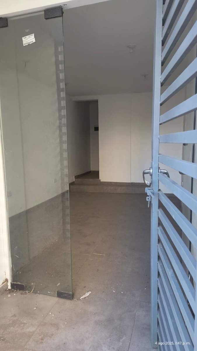 Av. PUEYRREDON 860: LOCAL COMERCIAL DE 24 M2 APTO USO COMERCIAL