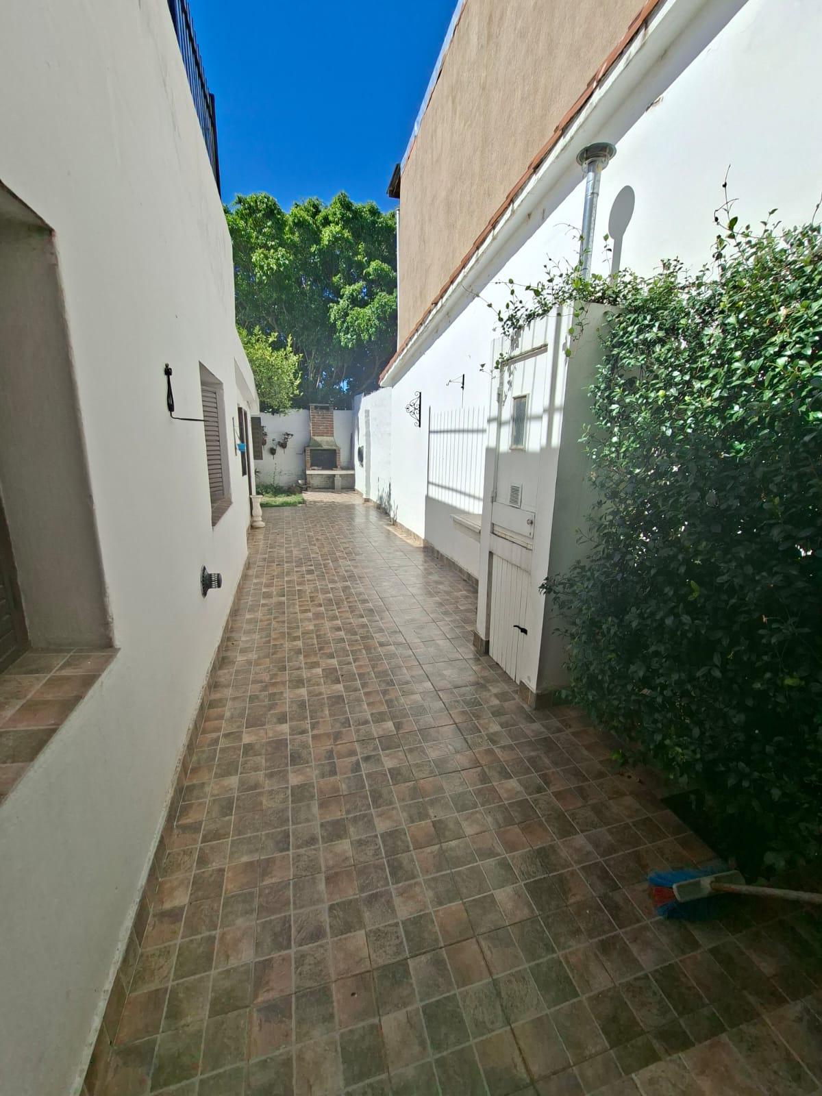 ALTA CORDOBA - CASA 3 DORM C PATIO