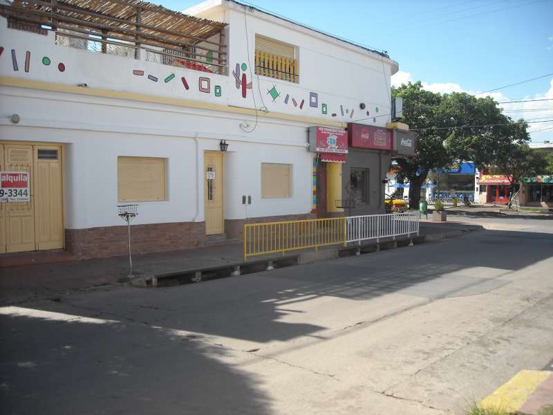 B Alberdi . A mtrs. de Duarte Quiros Alt. 2300 . 2 dormitorio y medio .  Patio y Cochera