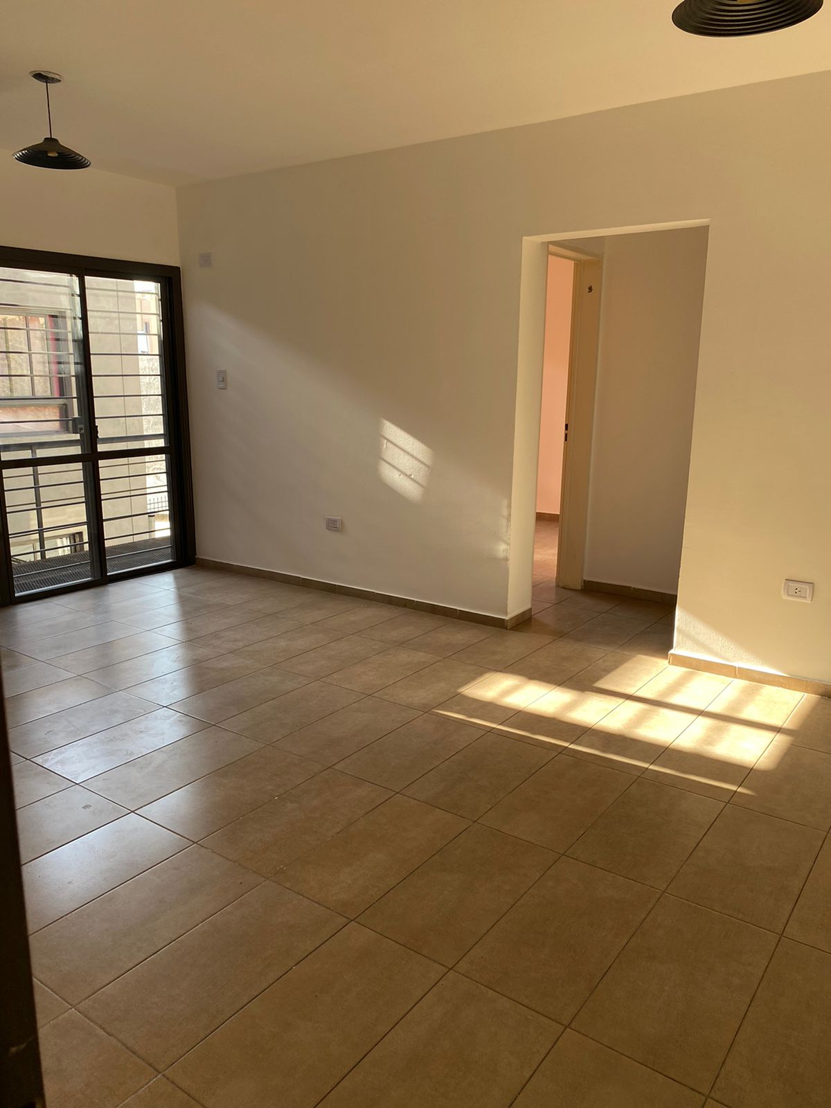DEPTO EN ALQUILER UN DORM Y BALCÓN $390.000 Y TERRAZA