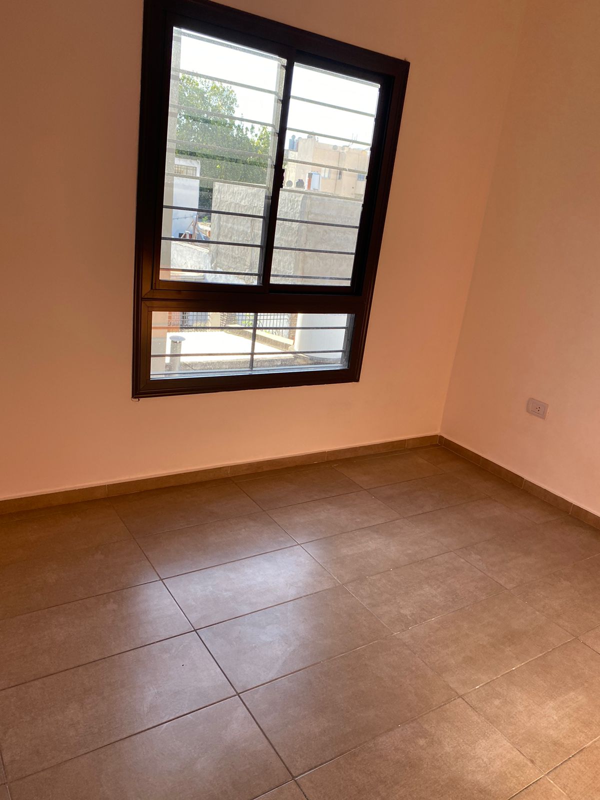 DEPTO EN ALQUILER UN DORM Y BALCÓN $390.000 Y TERRAZA