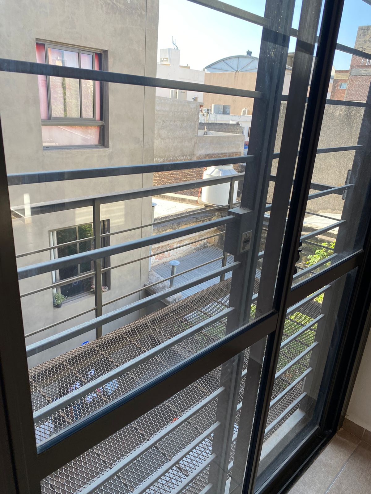 DEPTO EN ALQUILER UN DORM Y BALCÓN $390.000 Y TERRAZA