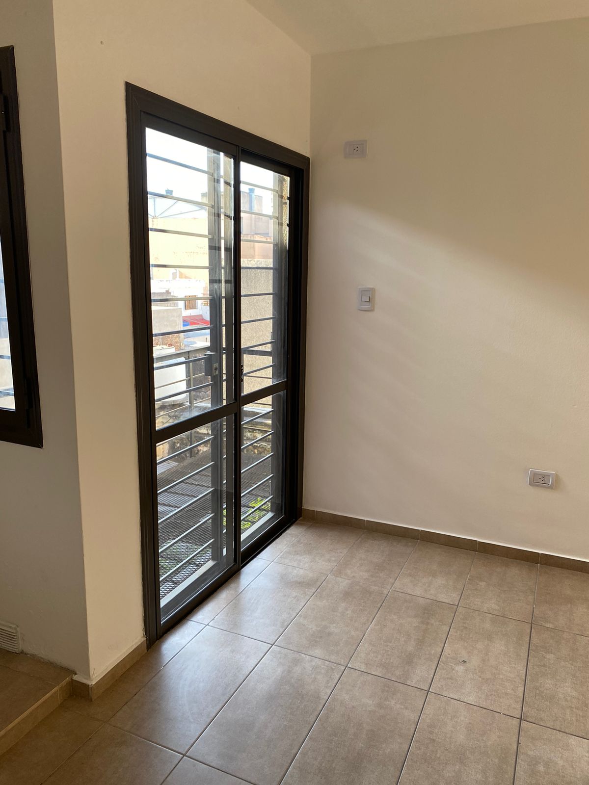 DEPTO EN ALQUILER UN DORM Y BALCÓN $390.000 Y TERRAZA