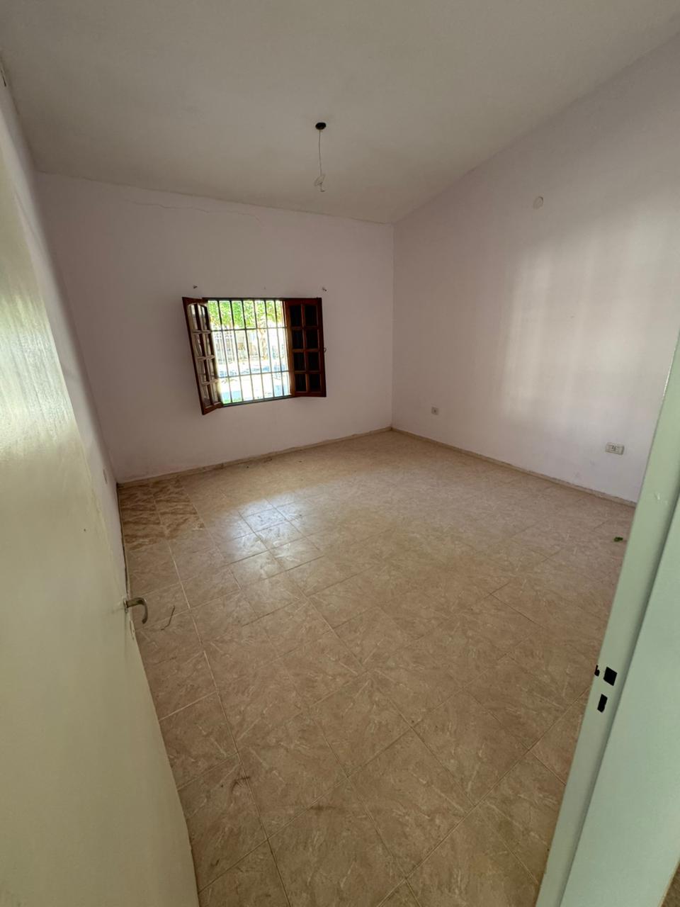 GMLPROPEDADES VENDE CASA EN B ITUZAINGO CALLE FARADAY N5656.