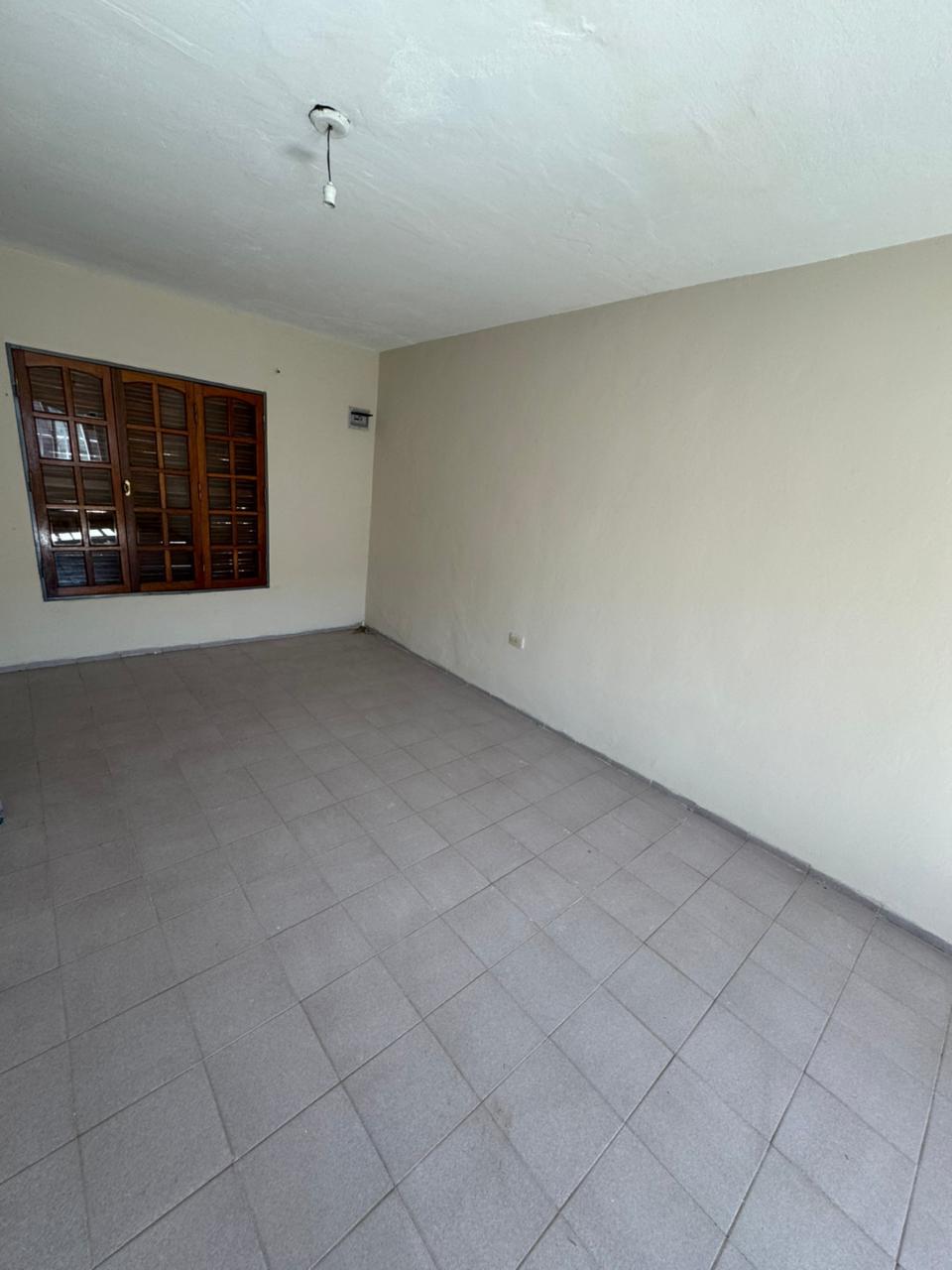 GMLPROPEDADES VENDE CASA EN B ITUZAINGO CALLE FARADAY N5656.