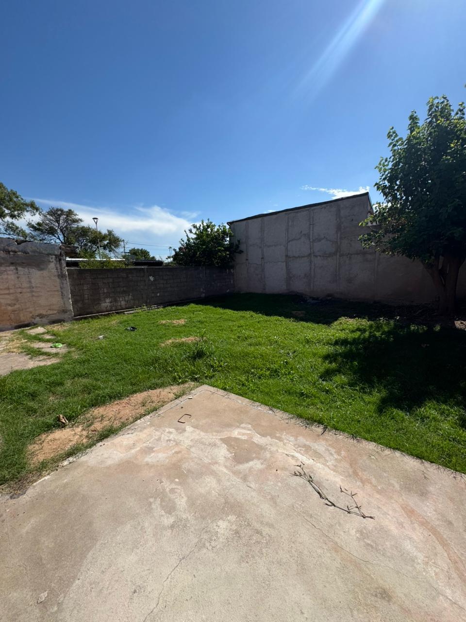GMLPROPEDADES VENDE CASA EN B ITUZAINGO CALLE FARADAY N5656.