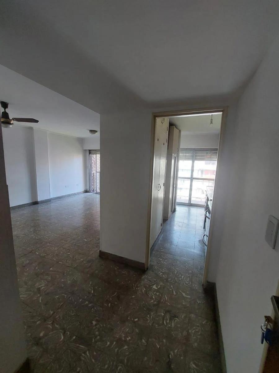 VENTA- NVA. CÓRDOBA- CHACABUCO 395 (ESQ.ILIA)- 2 DORMITORIOS- 3 BALCONES- EXC. UBICACIÓN