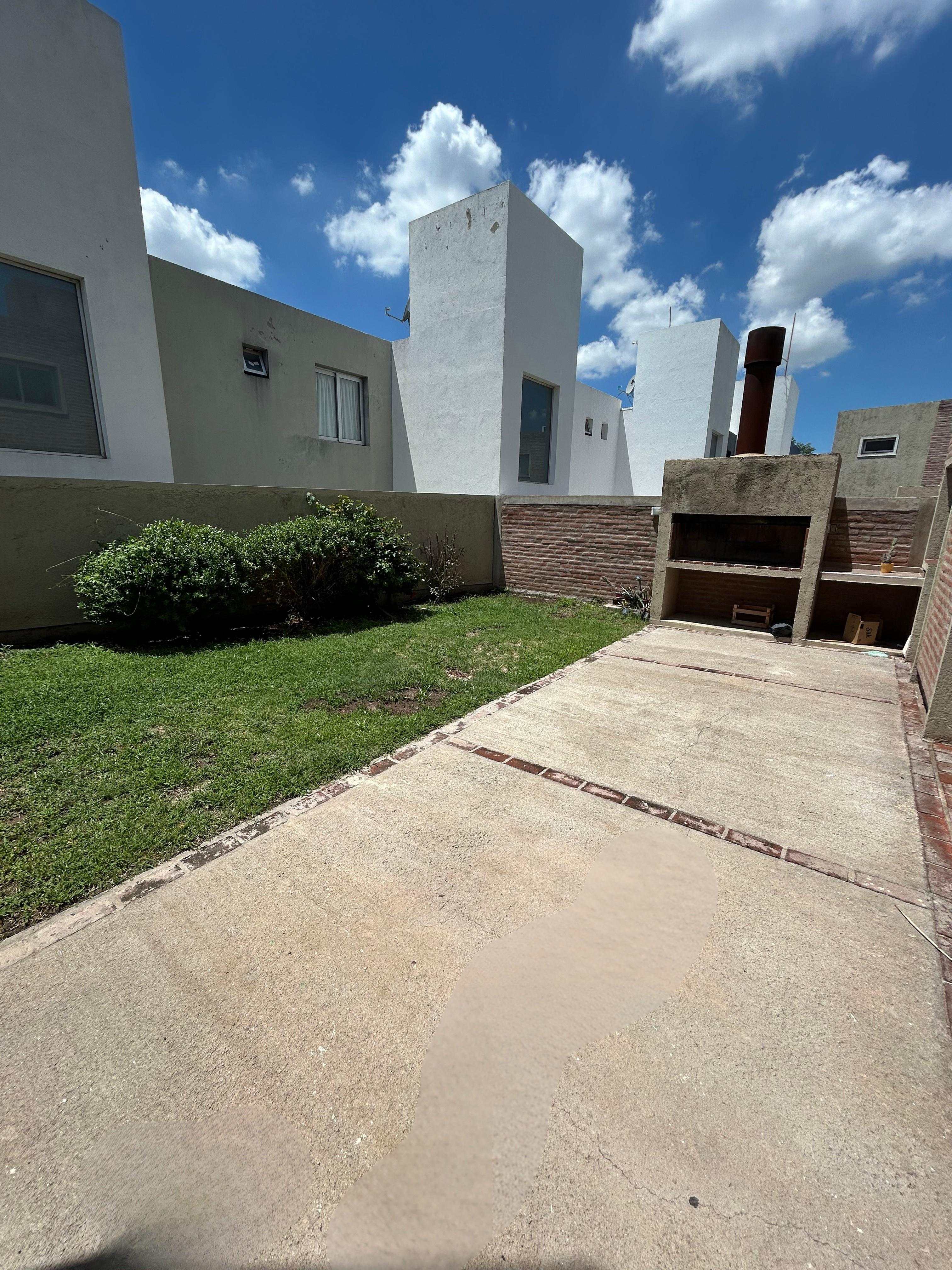 ALTOS DE MANANTIALES BARRIO CERRADO SUM PILETA SEGURIDAD 24 HS DUPLEX 3 DORM EN ALQUILER