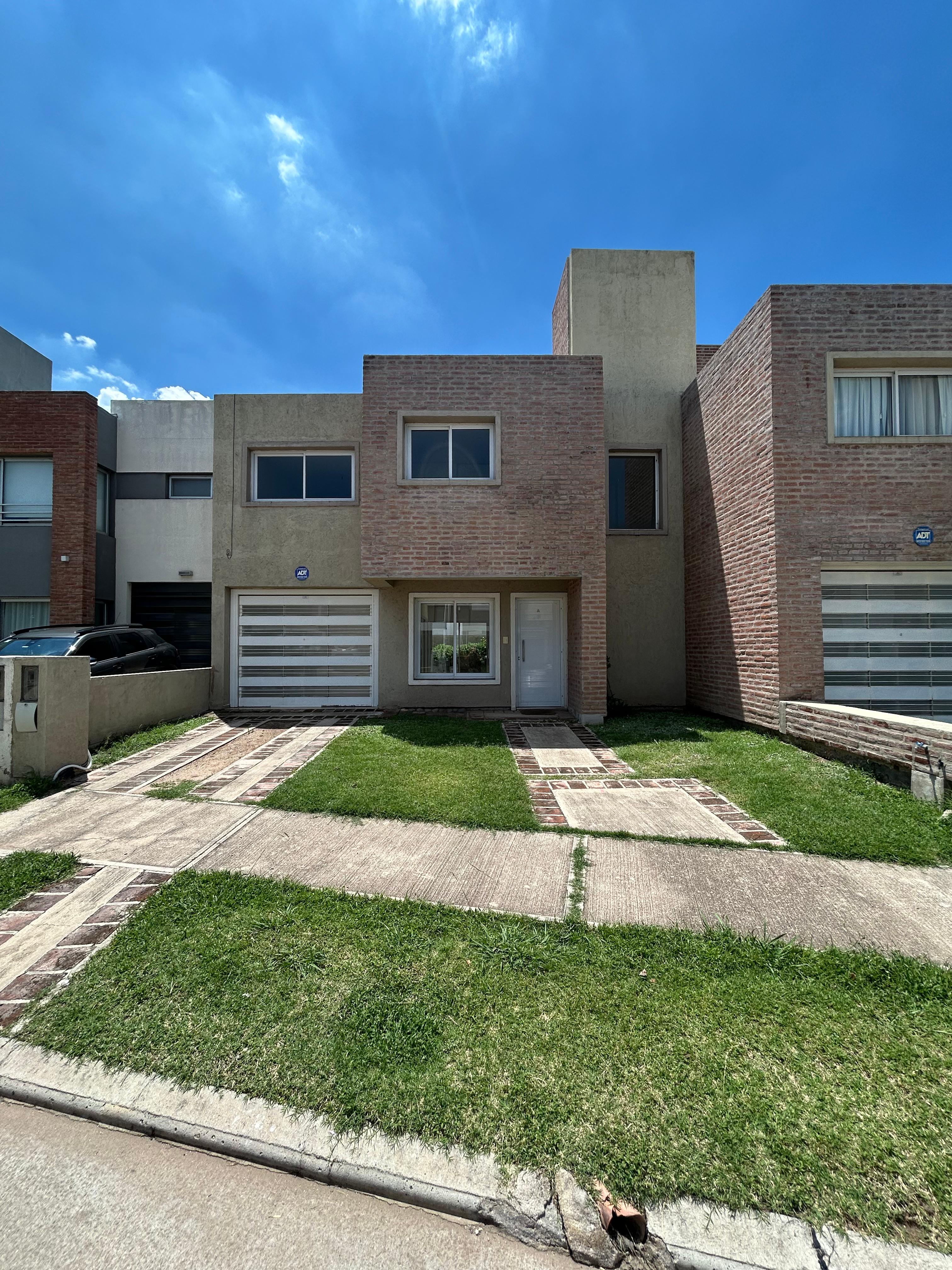 ALTOS DE MANANTIALES BARRIO CERRADO SUM PILETA SEGURIDAD 24 HS DUPLEX 3 DORM EN ALQUILER