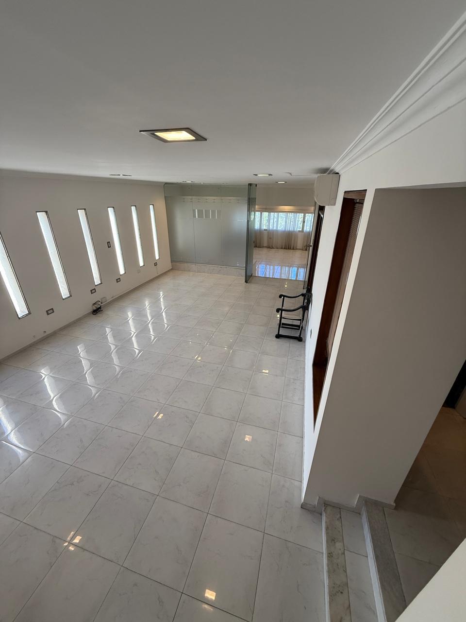 Piso completo - Oficina lista para trabajar  en General Paz - Rubros varios con privacidad