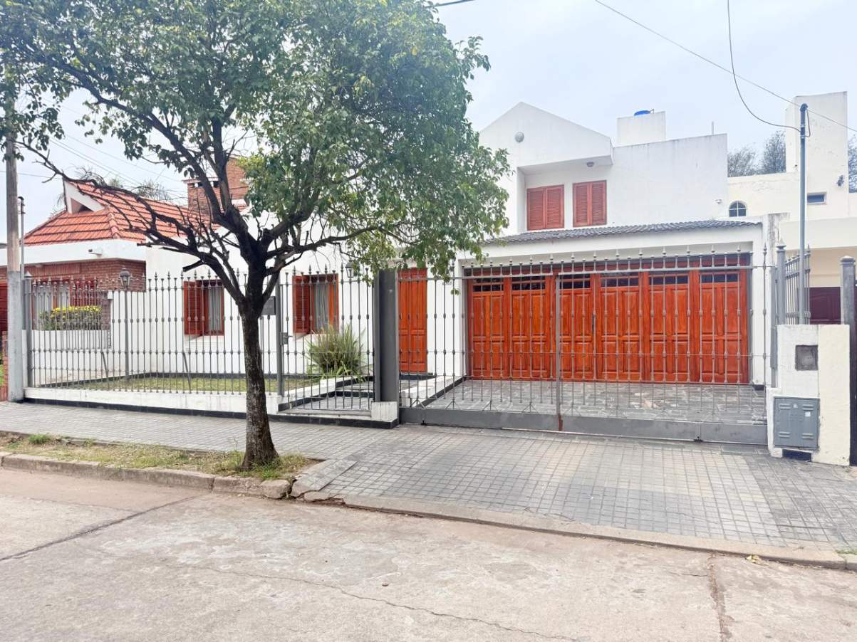 Venta Casa 3 dormitorios - Barrio Urca