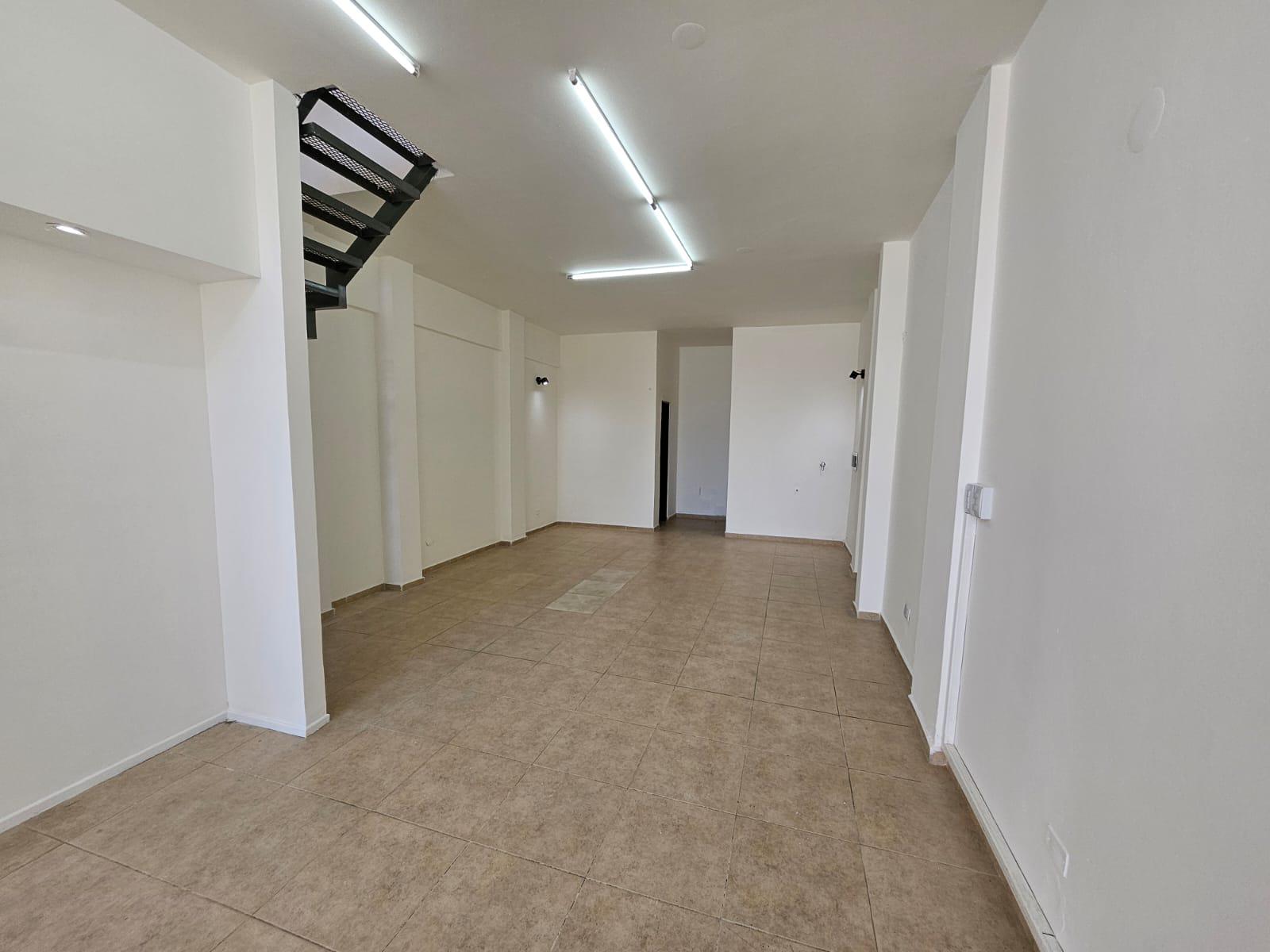 Alquiler Local Recta Martinolli 90 m2