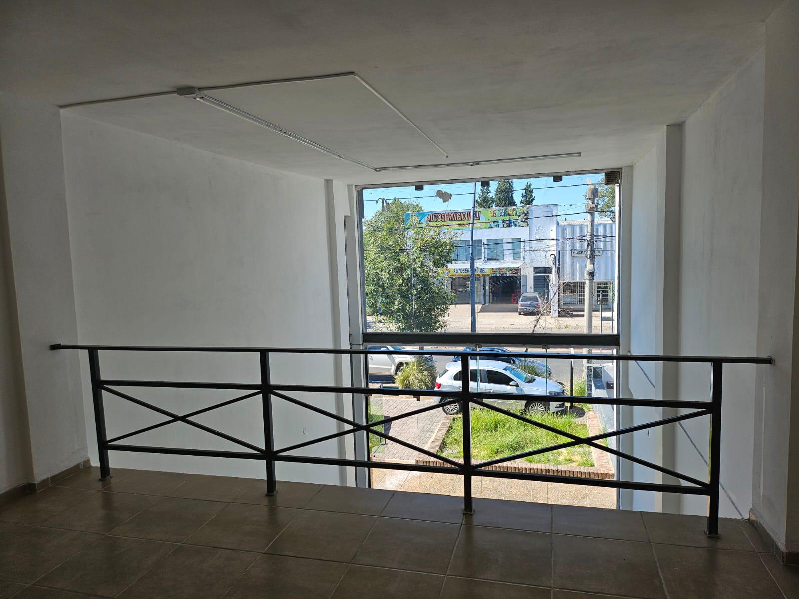 Alquiler Local Recta Martinolli 90 m2