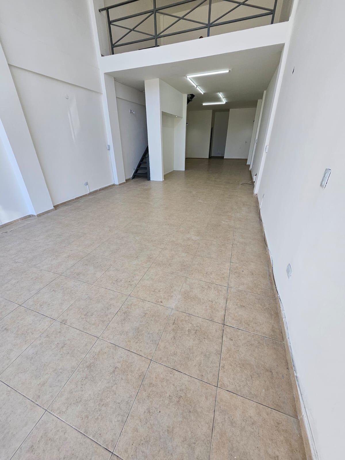 Alquiler Local Recta Martinolli 90 m2