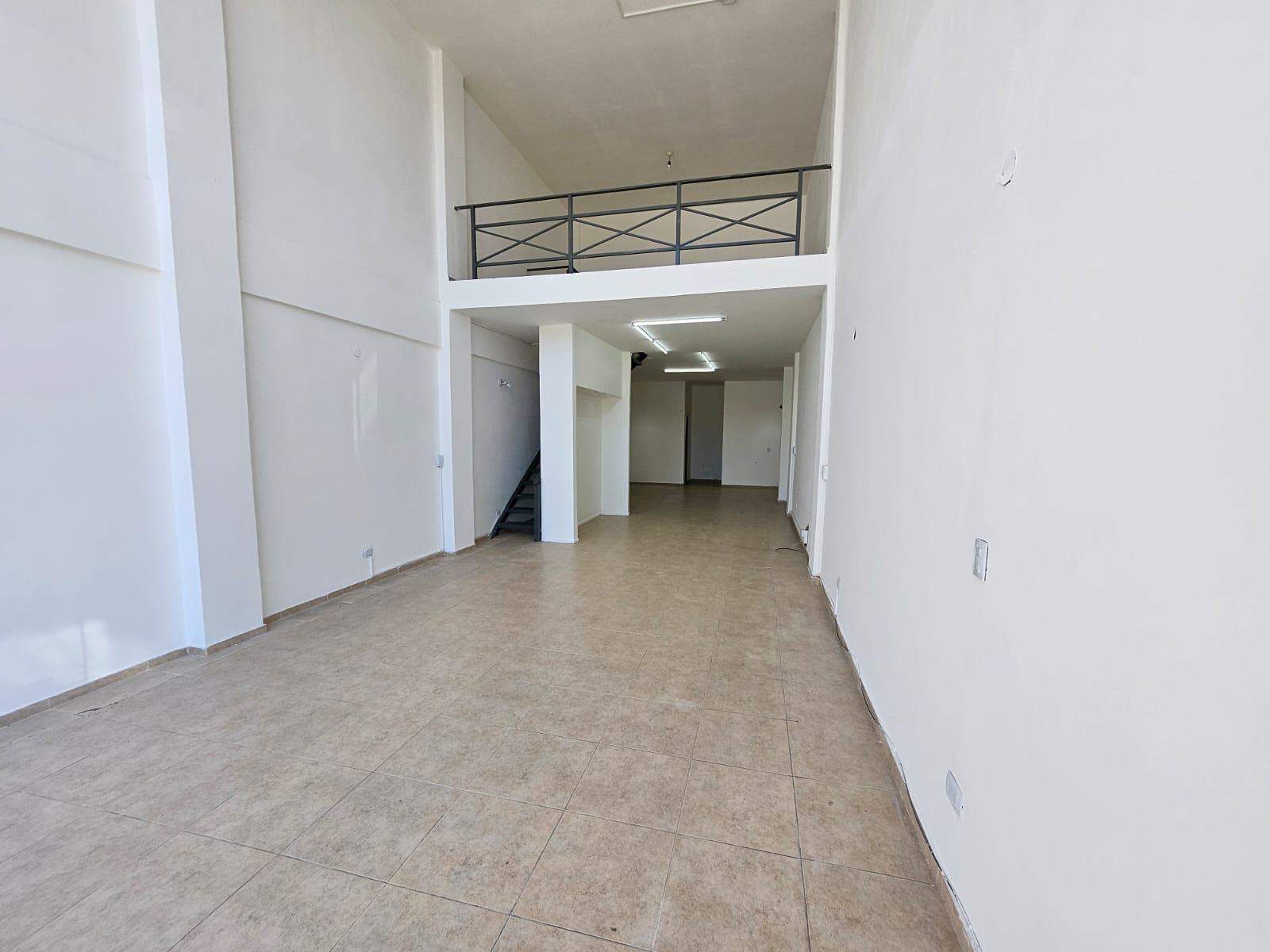 Alquiler Local Recta Martinolli 90 m2