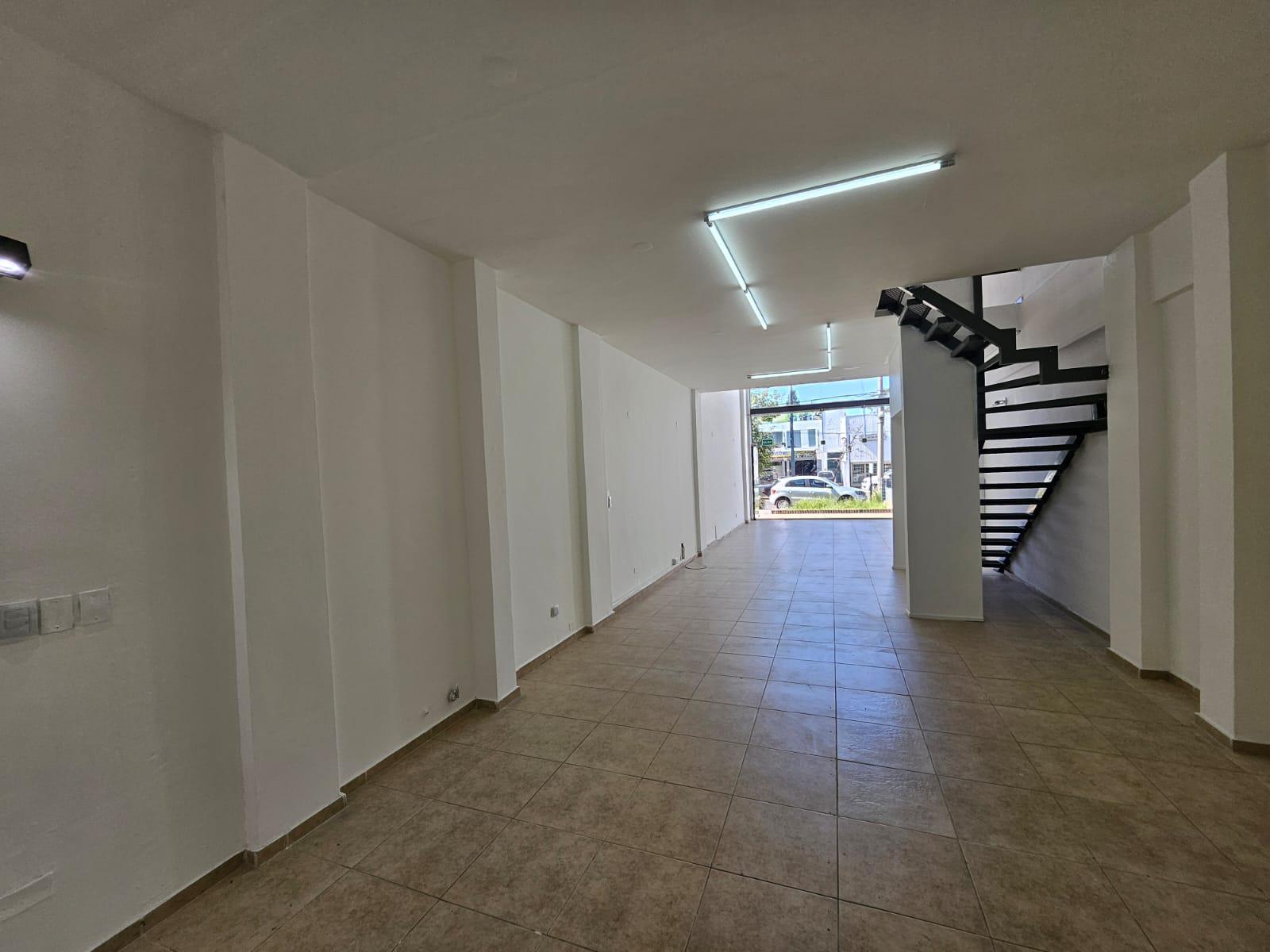 Alquiler Local Recta Martinolli 90 m2