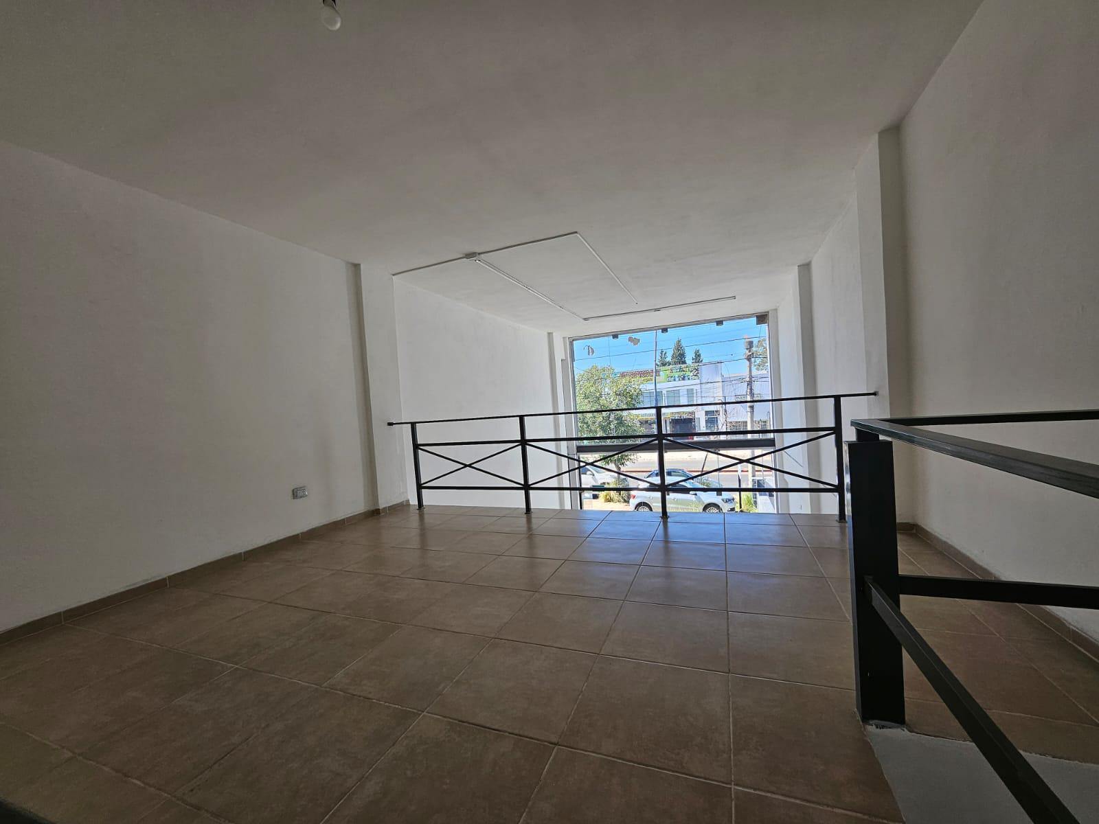 Alquiler Local Recta Martinolli 90 m2