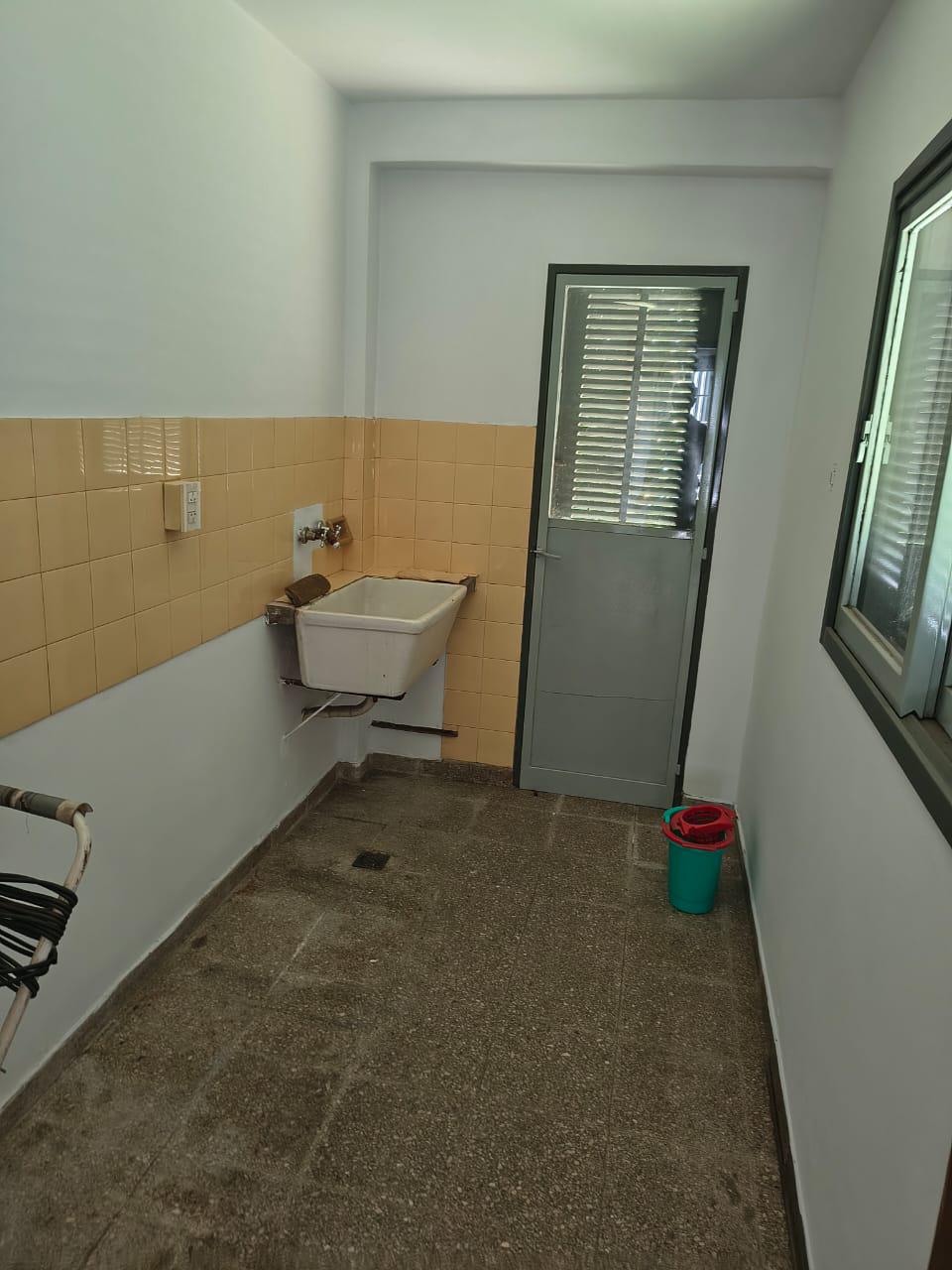 CASA EN ALQUILER DE 3 DORM. EN SAN SALVADOR