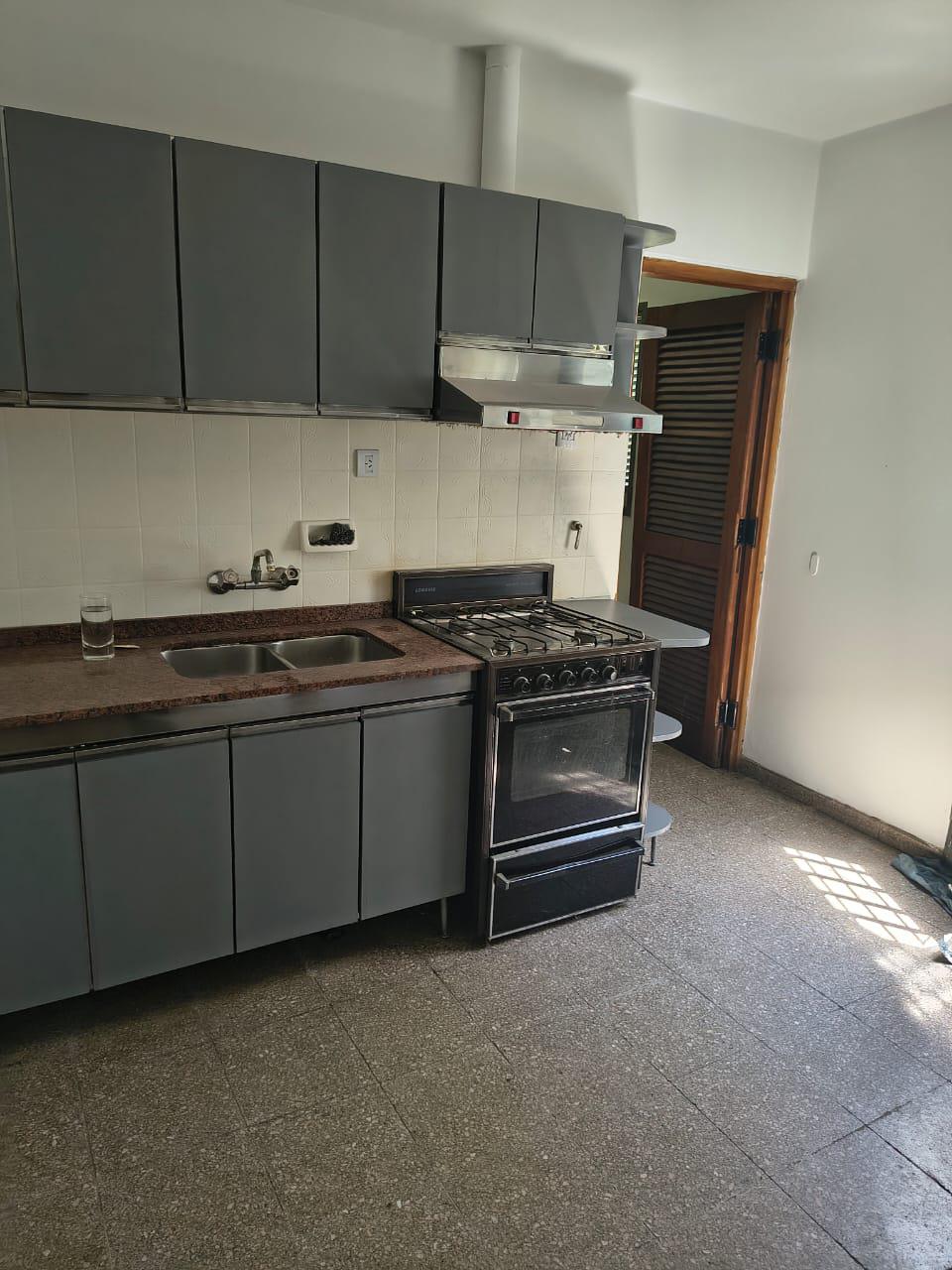 CASA EN ALQUILER DE 3 DORM. EN SAN SALVADOR