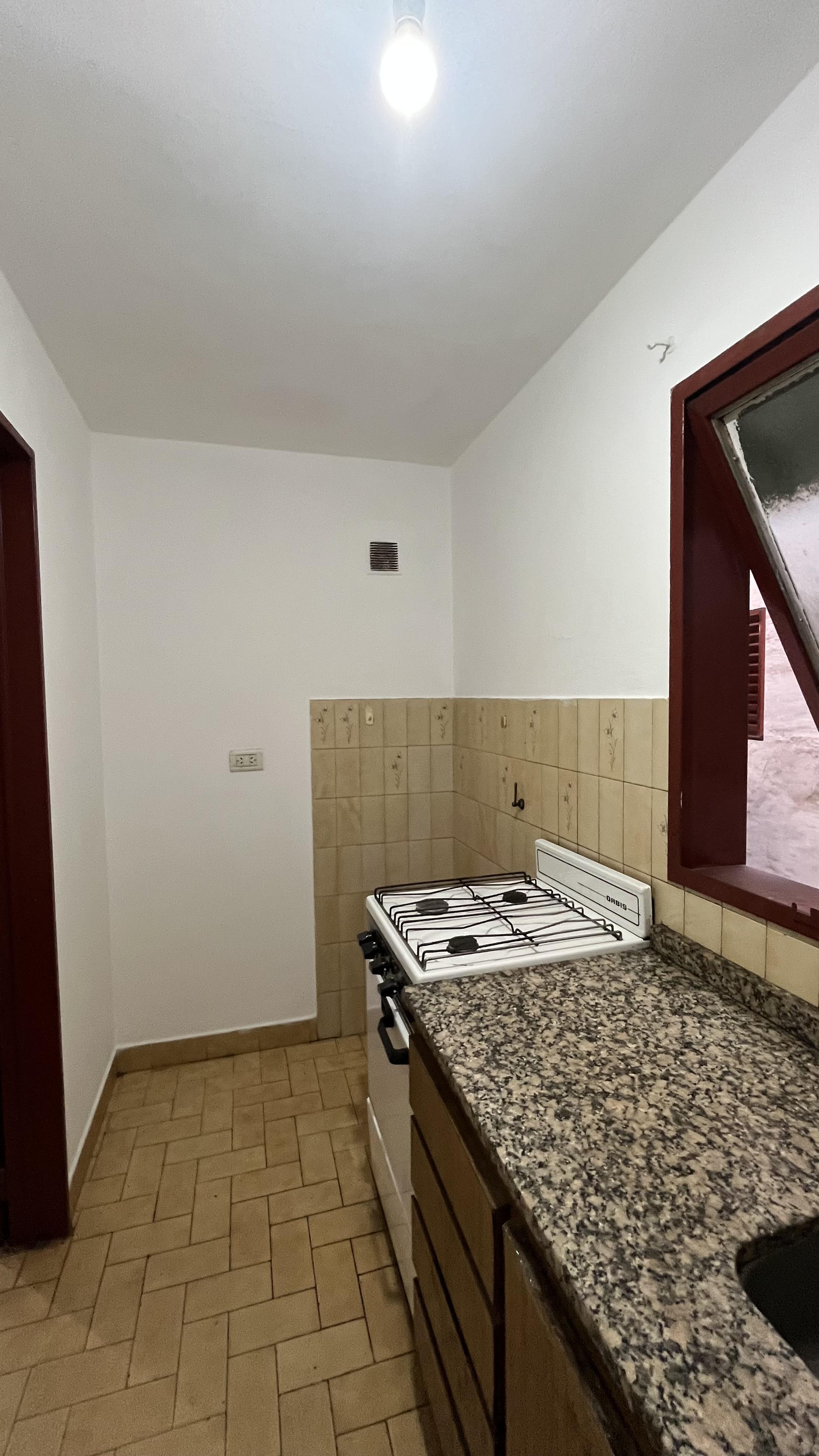 ALQUILER DE 1 DORMITORIO CON BALCON - CENTRO DE CORDOBA