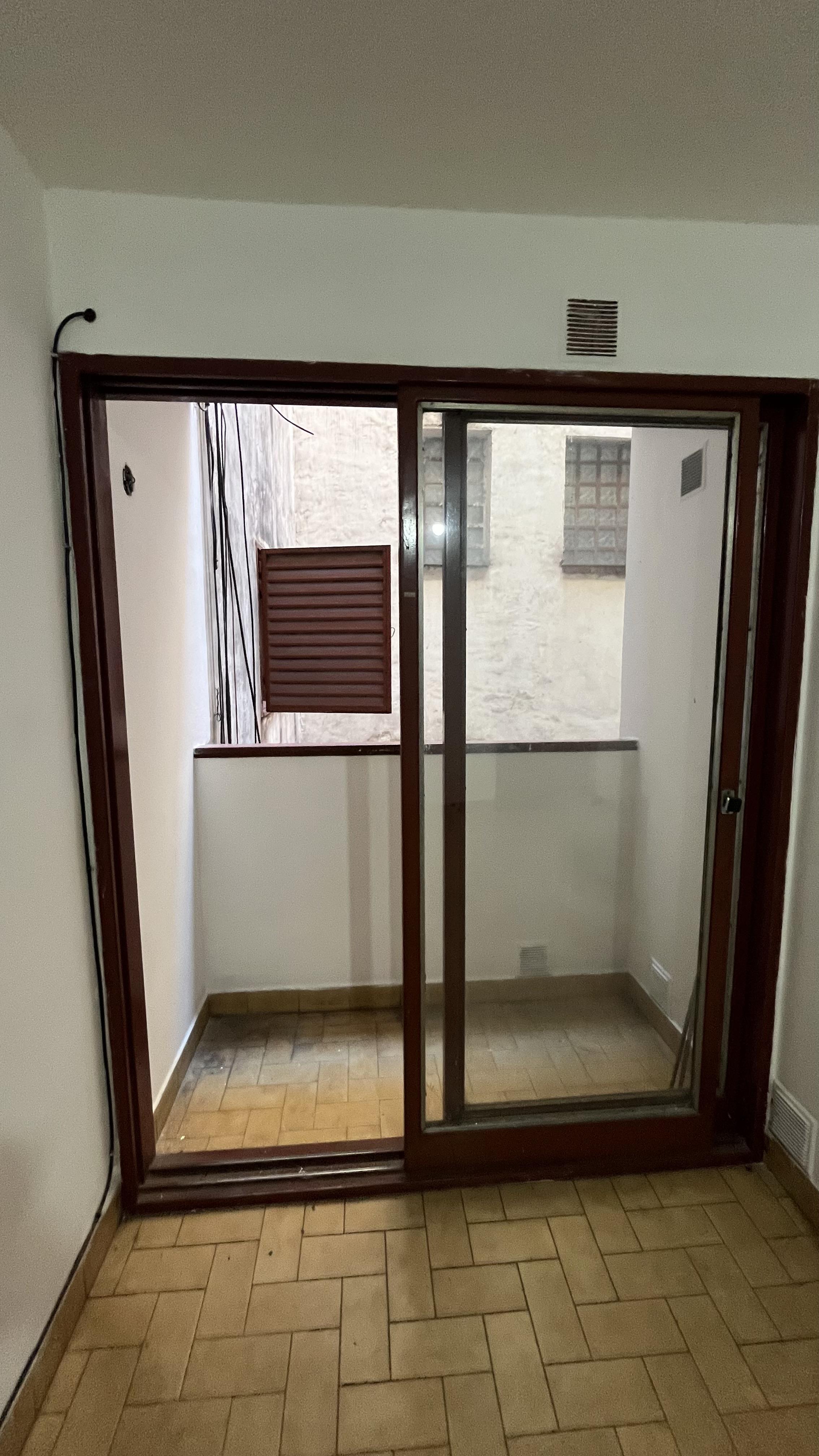 ALQUILER DE 1 DORMITORIO CON BALCON - CENTRO DE CORDOBA
