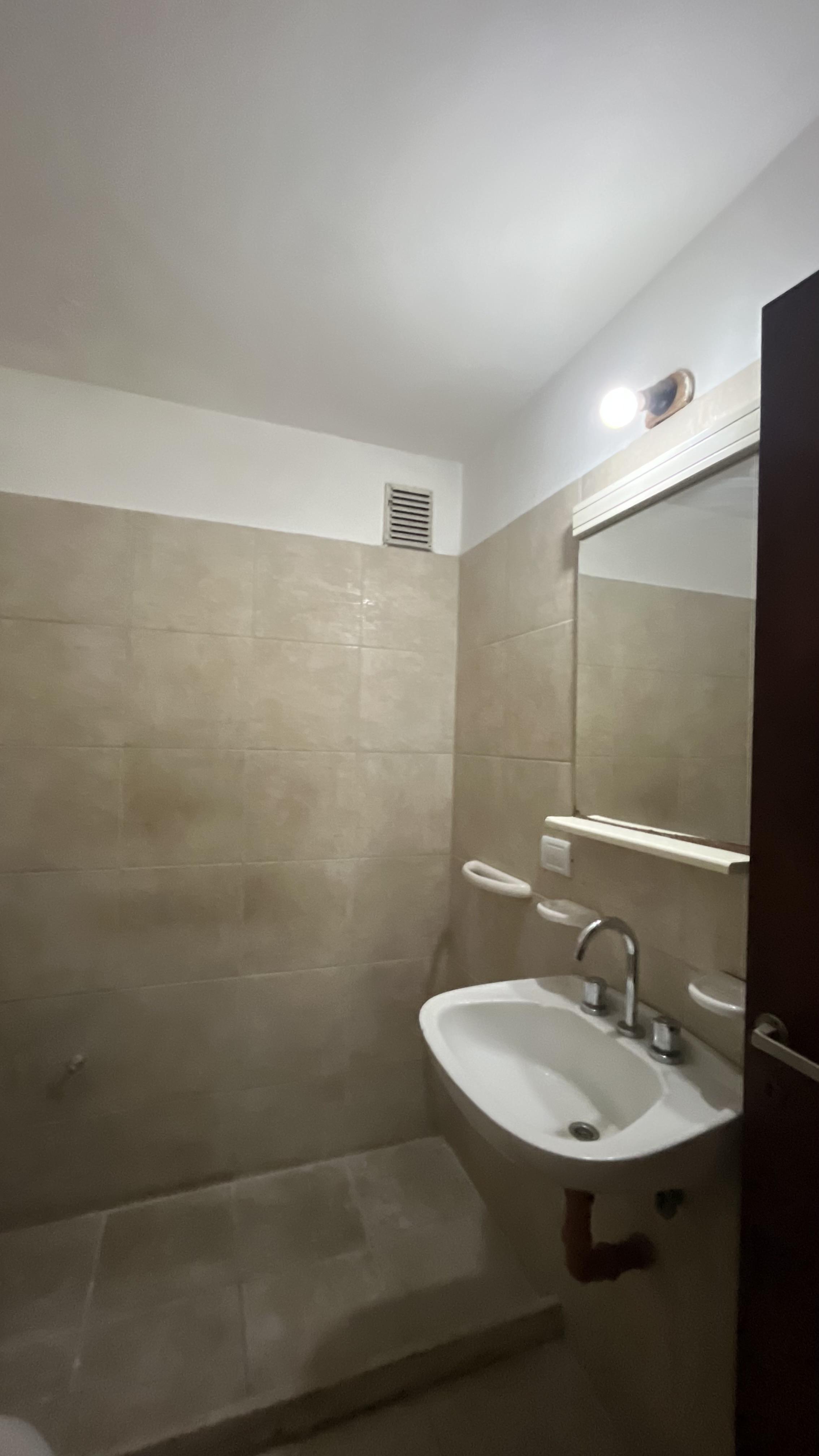 ALQUILER DE 1 DORMITORIO CON BALCON - CENTRO DE CORDOBA