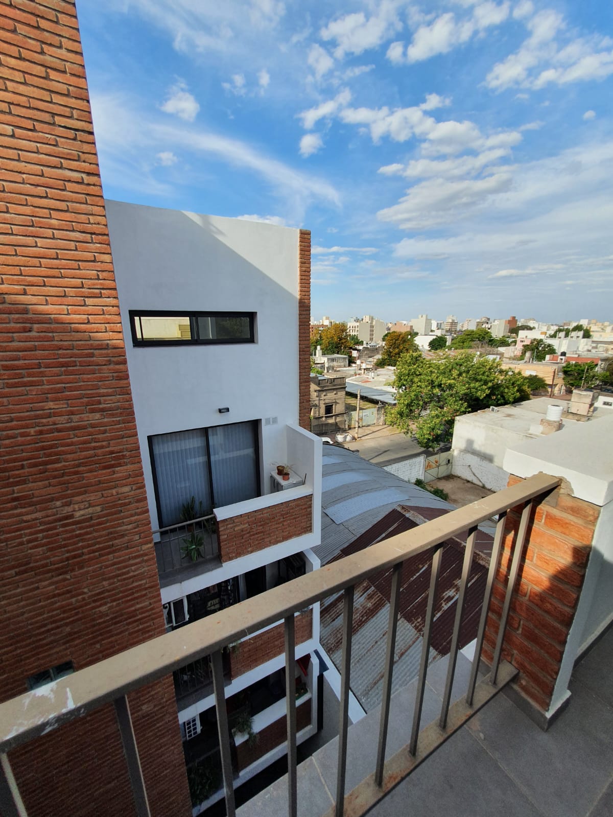 ALTO ALBERDI - DPTO 1 DORM. CON COCHERA Y PILETA